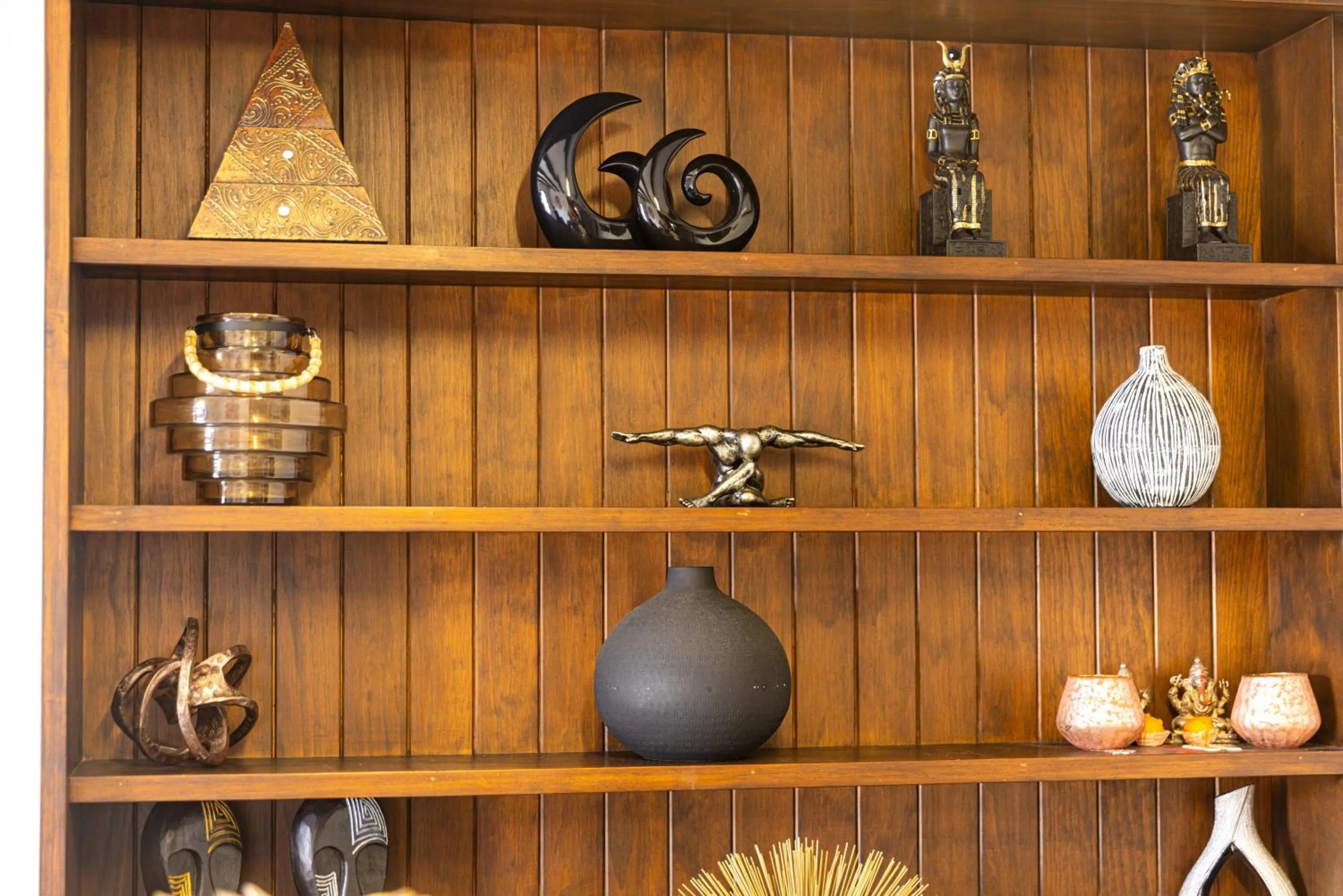 Decorative detail in Knights Inn