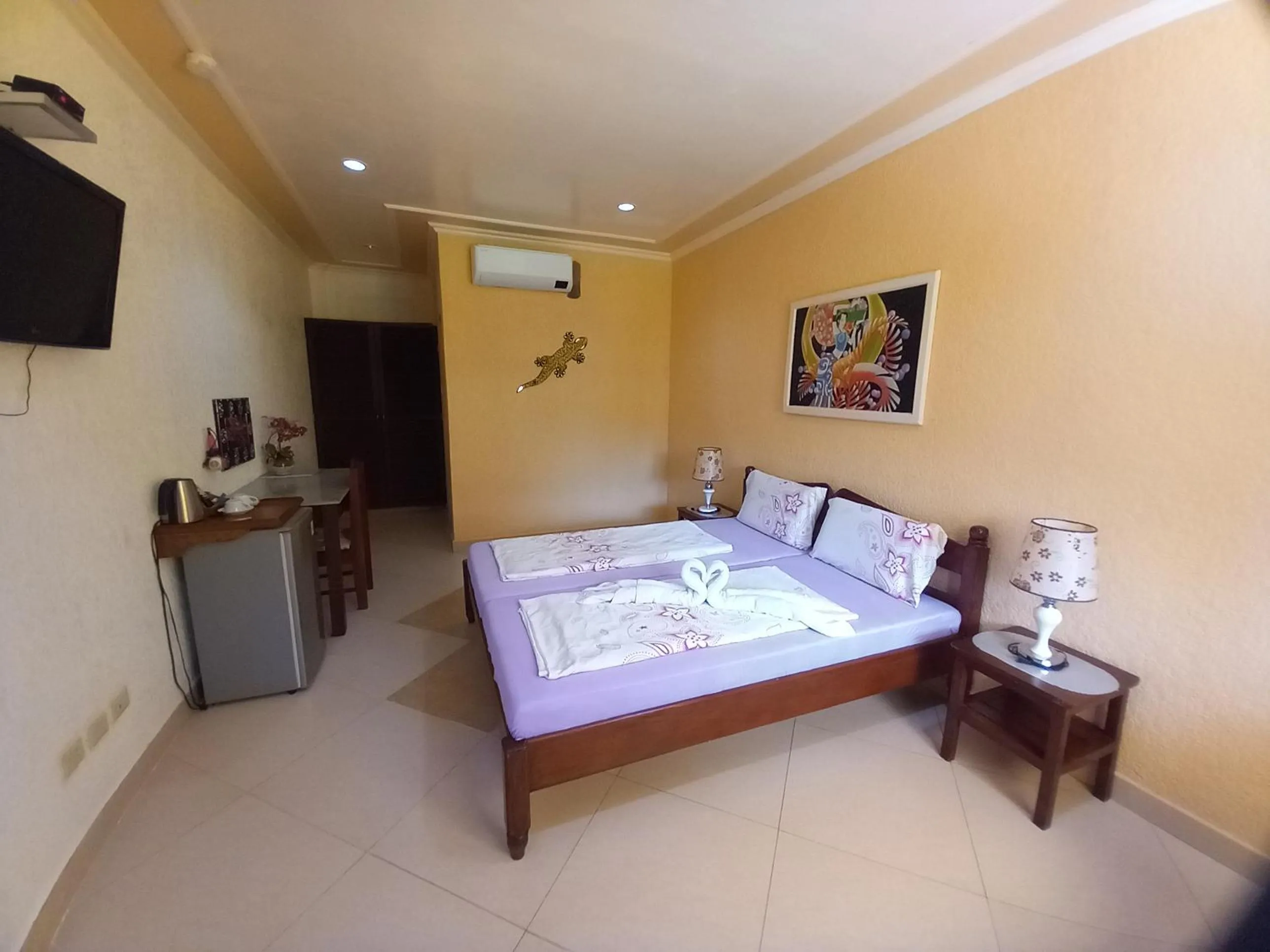 Property building, Bed in Malapascua Garden Resort