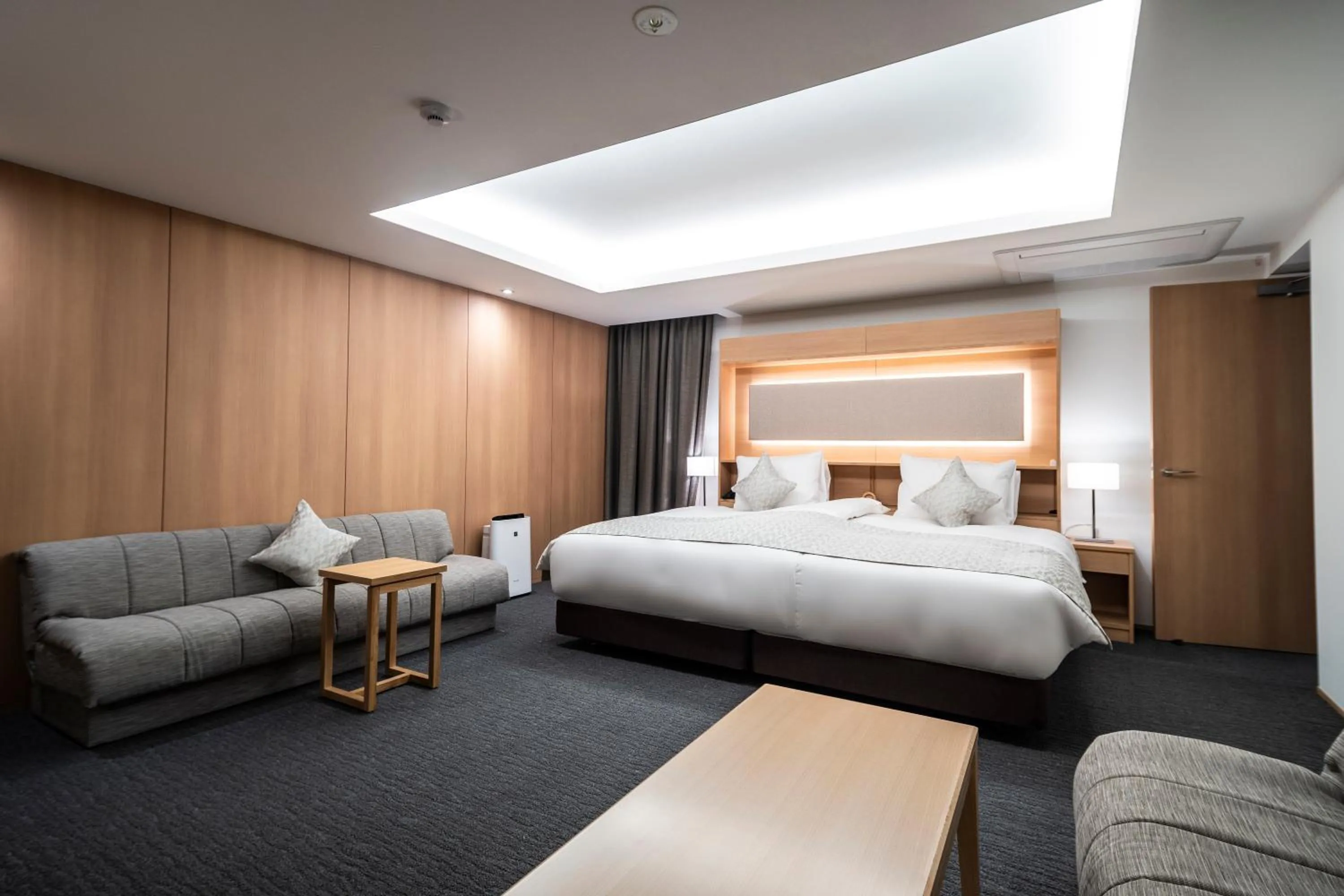 Bed in Kyoto Shijo Takakura Hotel Grandereverie