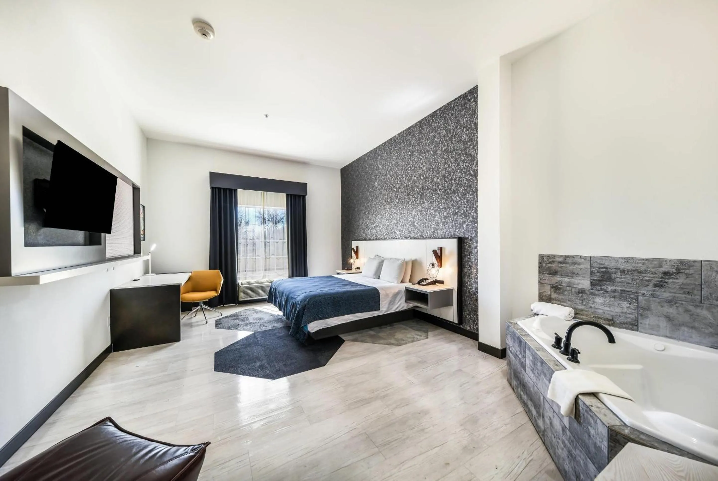 Bedroom, Bed in Hy-Lo Hotel, an Ascend Collection Hotel