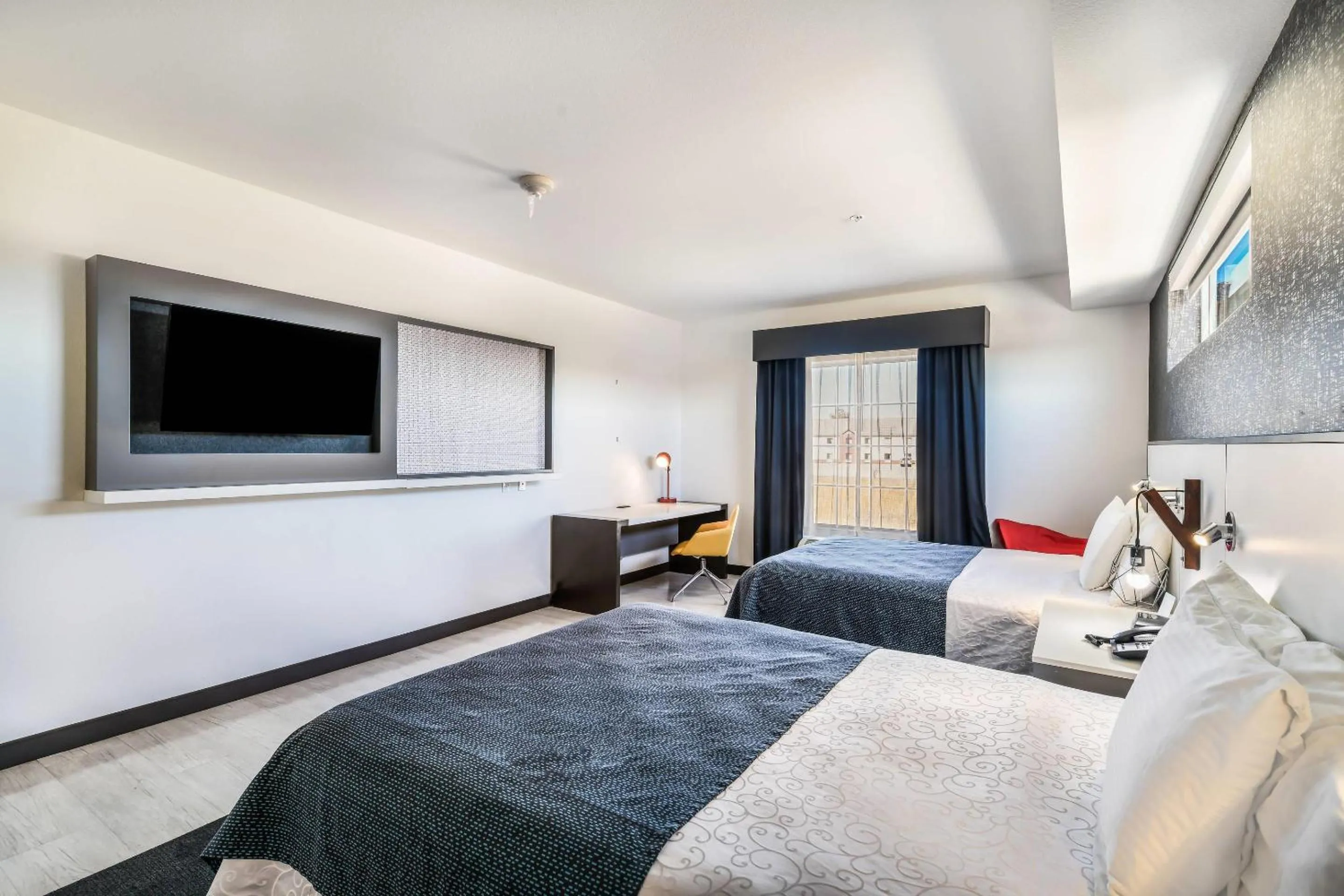 Bedroom, Bed in Hy-Lo Hotel, an Ascend Collection Hotel