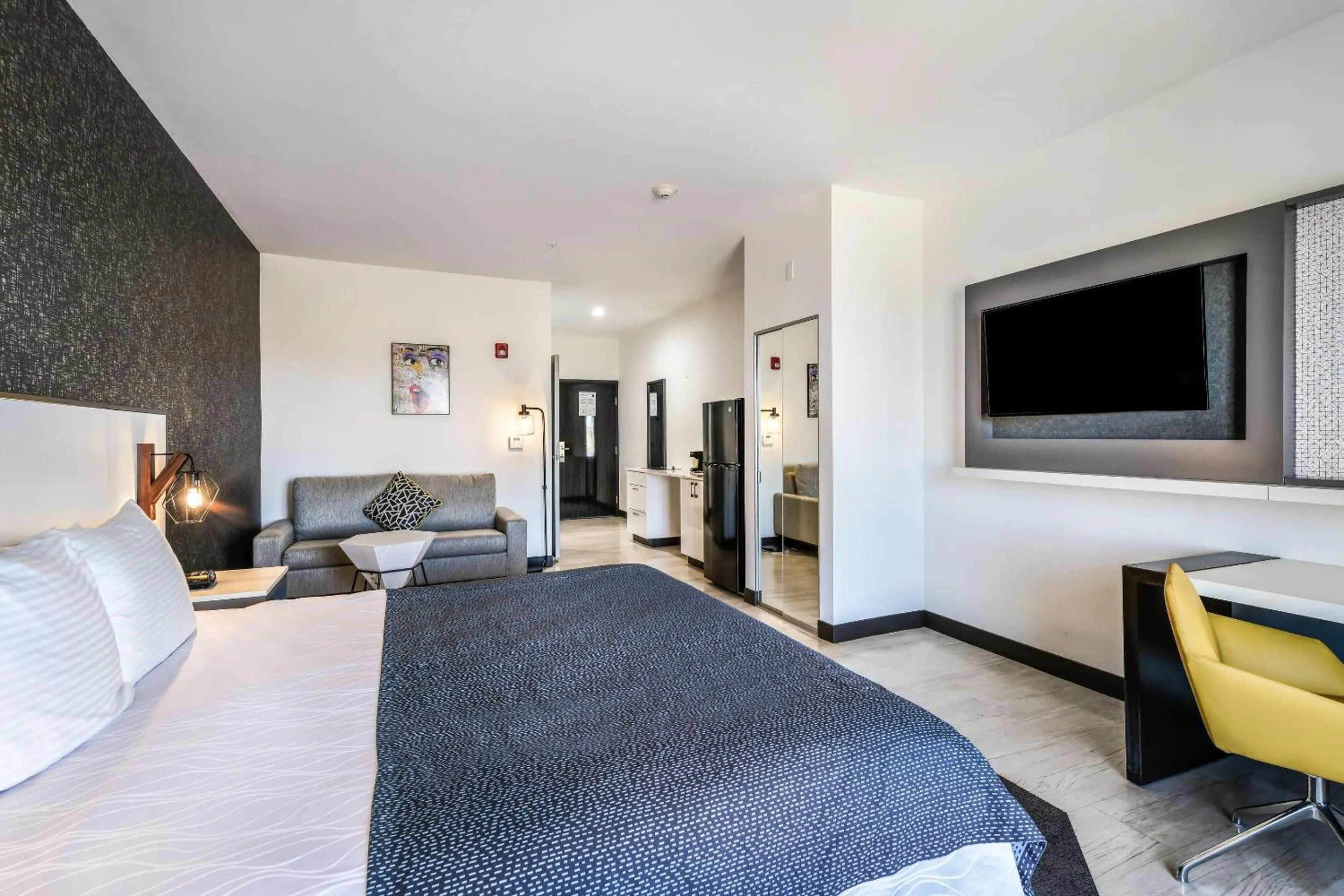 Bedroom, Bed in Hy-Lo Hotel, an Ascend Collection Hotel