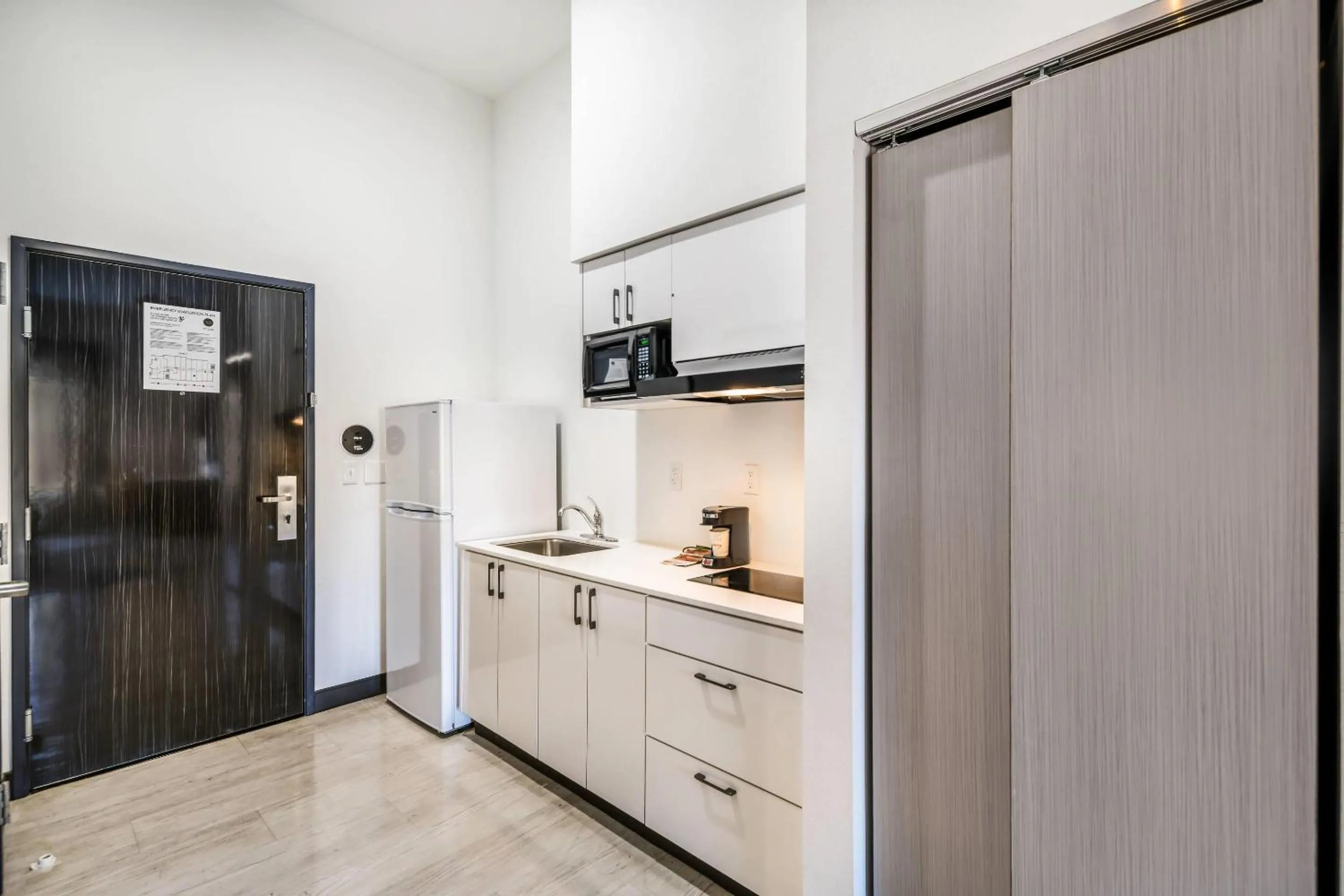 Bedroom in Hy-Lo Hotel, an Ascend Collection Hotel