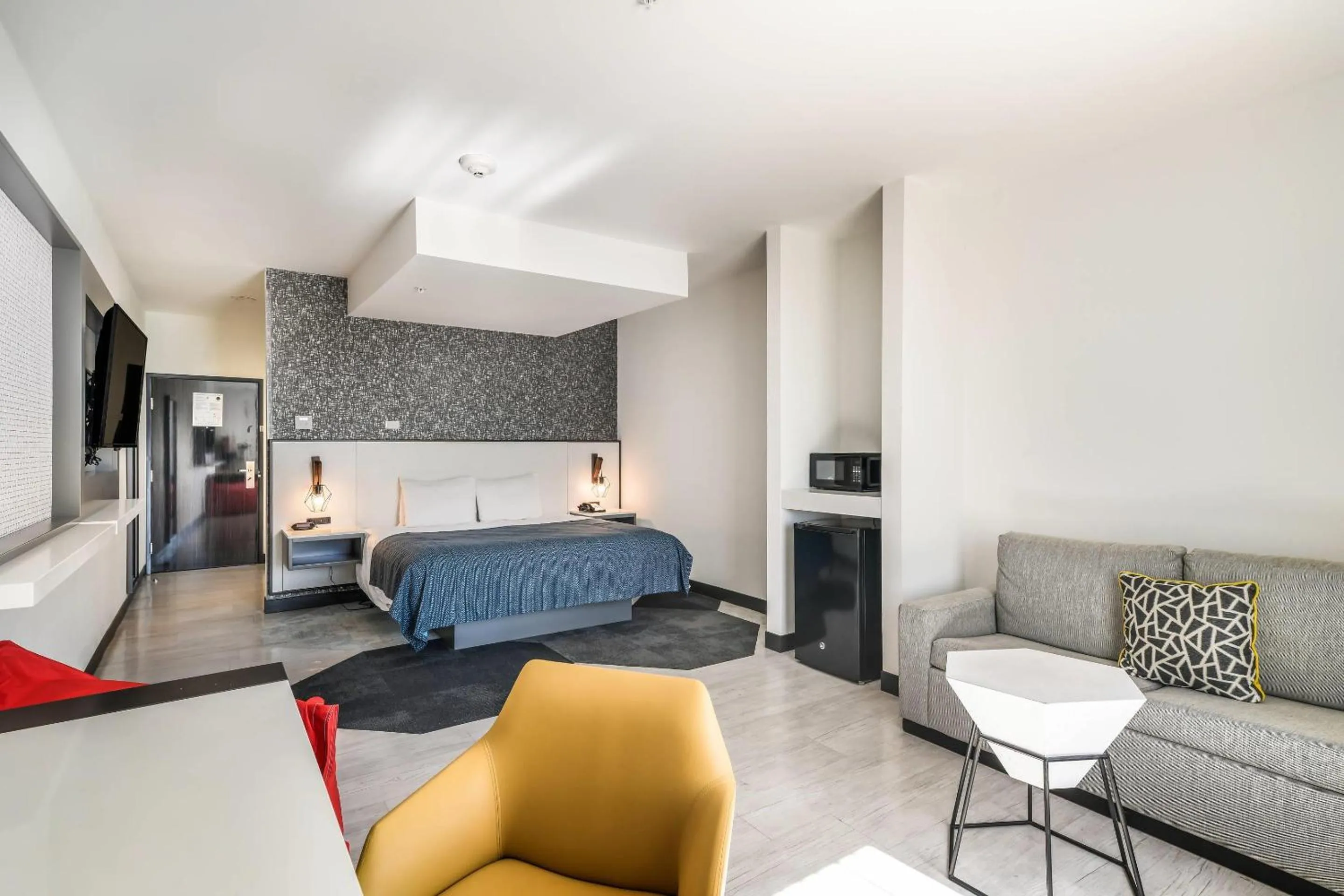 Bedroom, Bed in Hy-Lo Hotel, an Ascend Collection Hotel