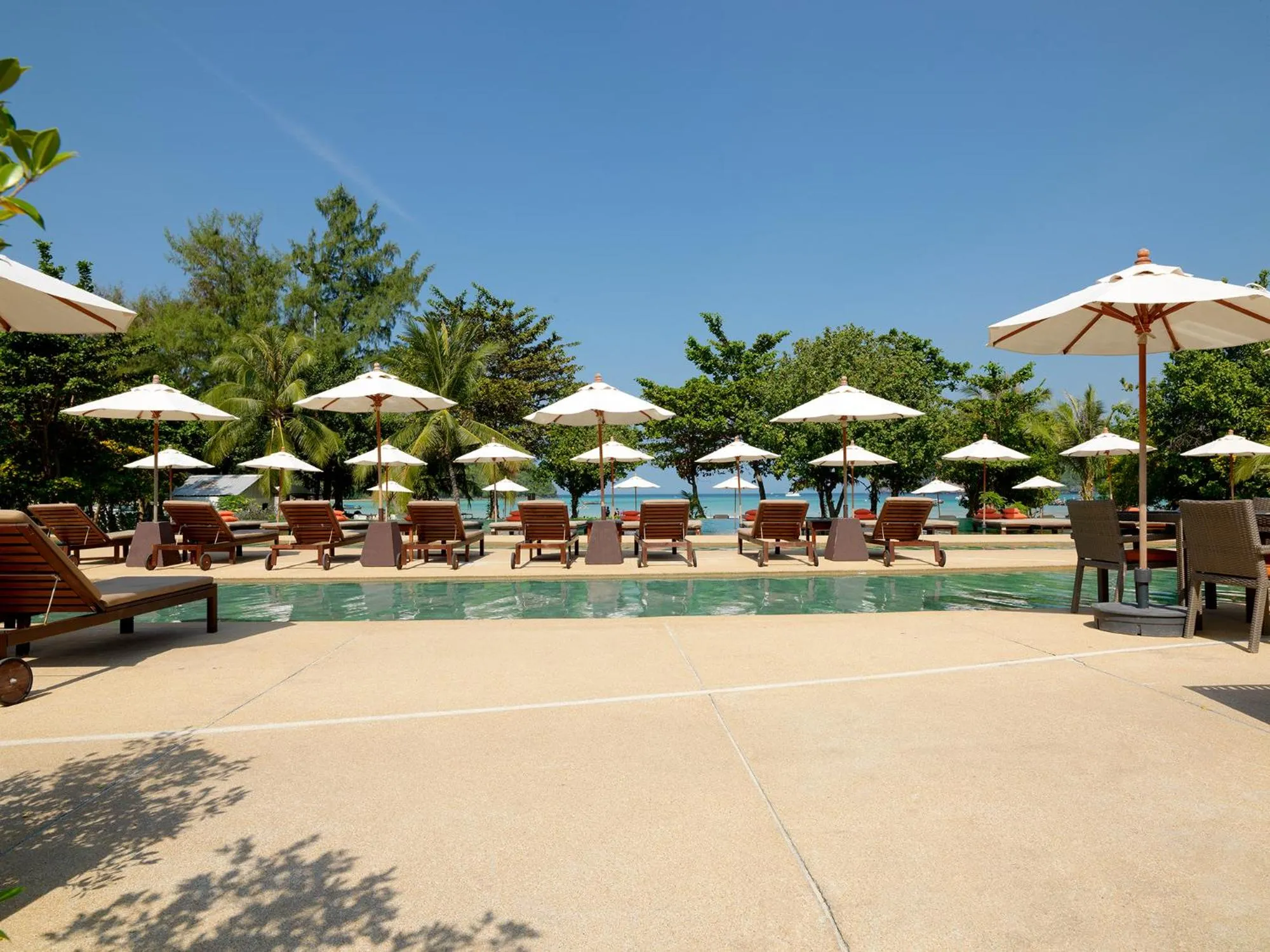 Swimming pool in PP Charlie Beach Resort