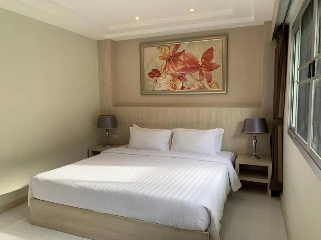 Bed in PP Charlie Beach Resort