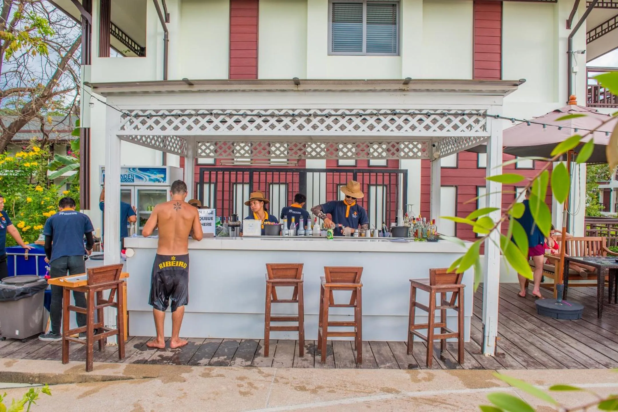 Lounge or bar in PP Charlie Beach Resort