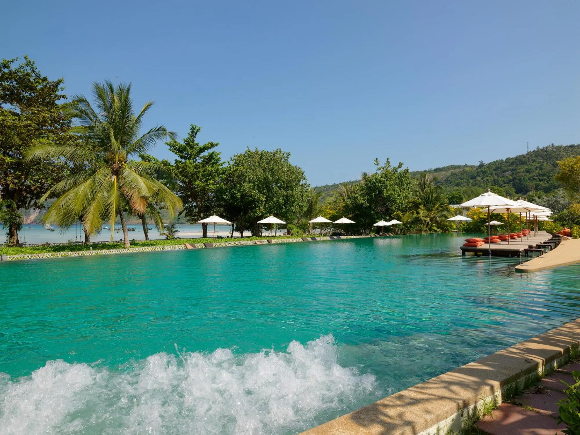Swimming pool in PP Charlie Beach Resort