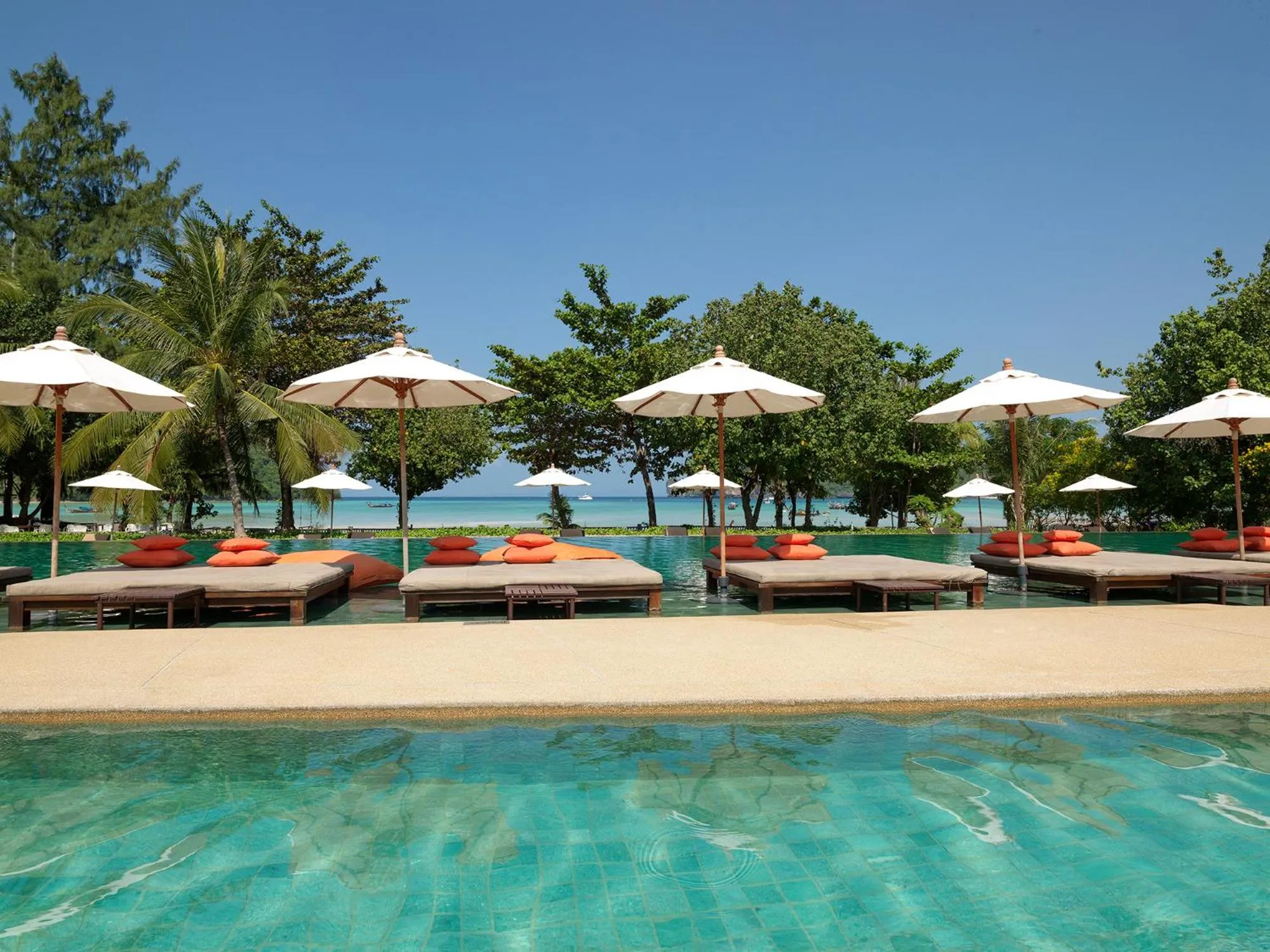 Swimming pool in PP Charlie Beach Resort