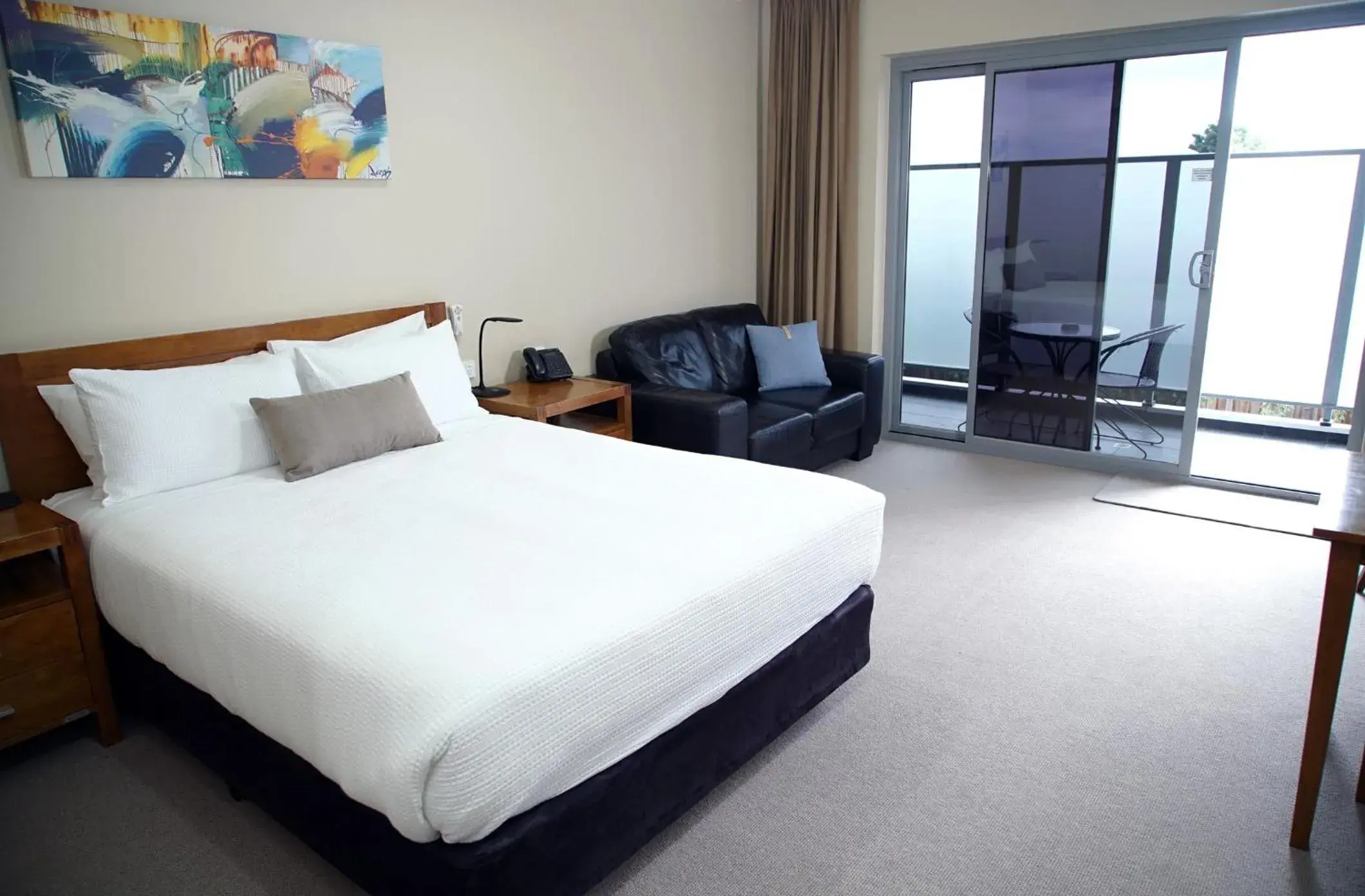 Executive Queen Room in Bridges on Argyle Executive Queen Room in Bridges on Argyle