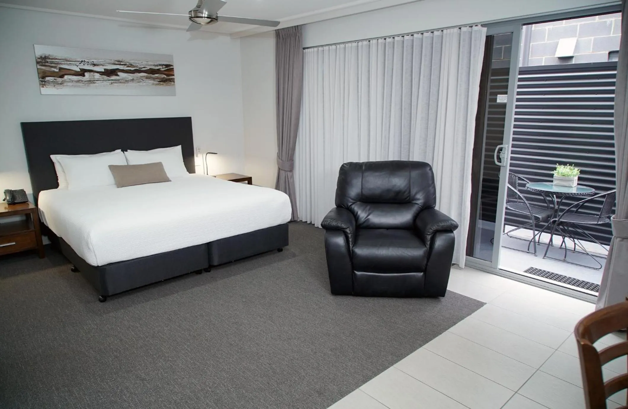 Bedroom, Bed in Bridges on Argyle