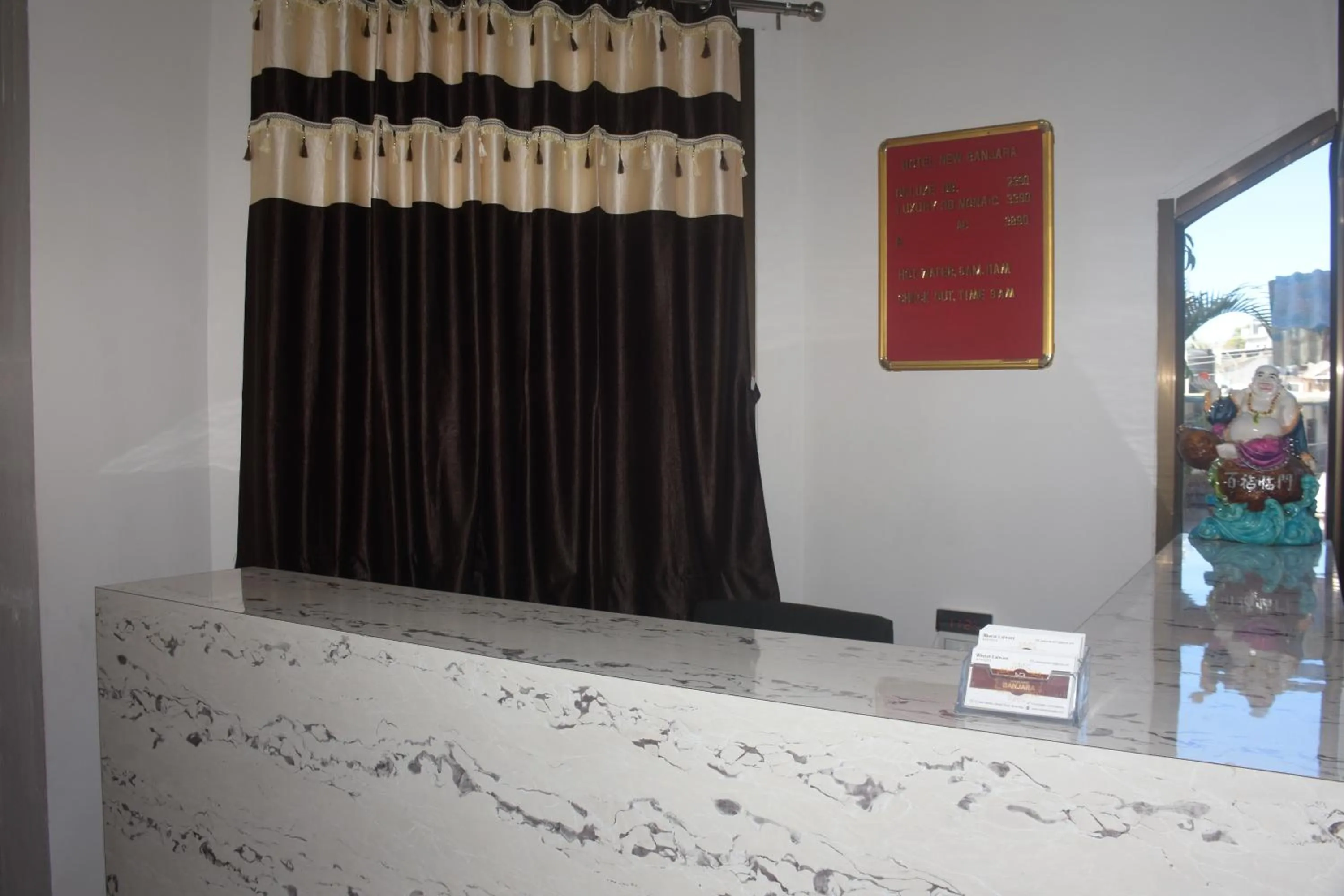 Lobby or reception in The Leef Inn 500ms from Nakki Lake