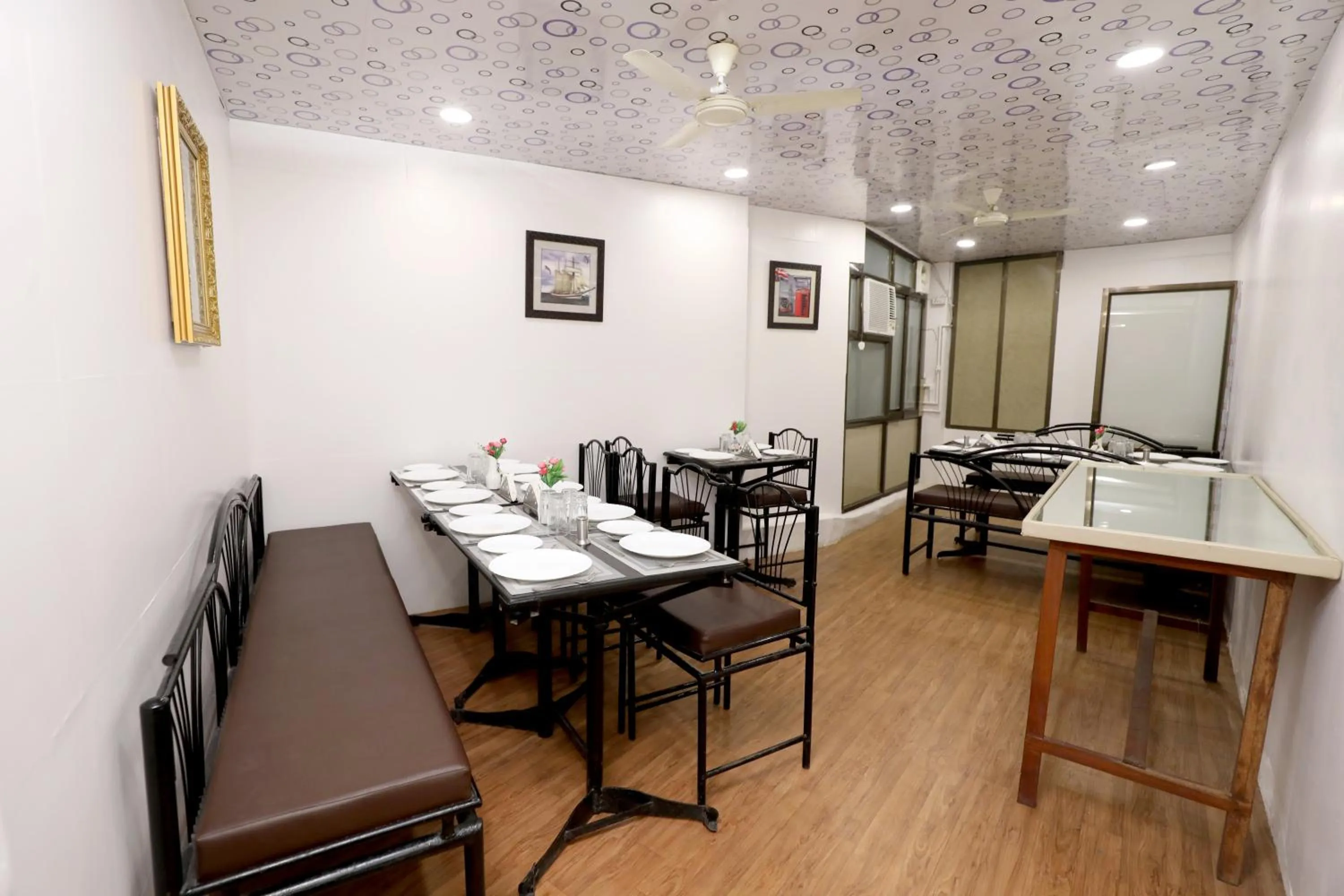 Restaurant/places to eat in The Leef Inn 500ms from Nakki Lake