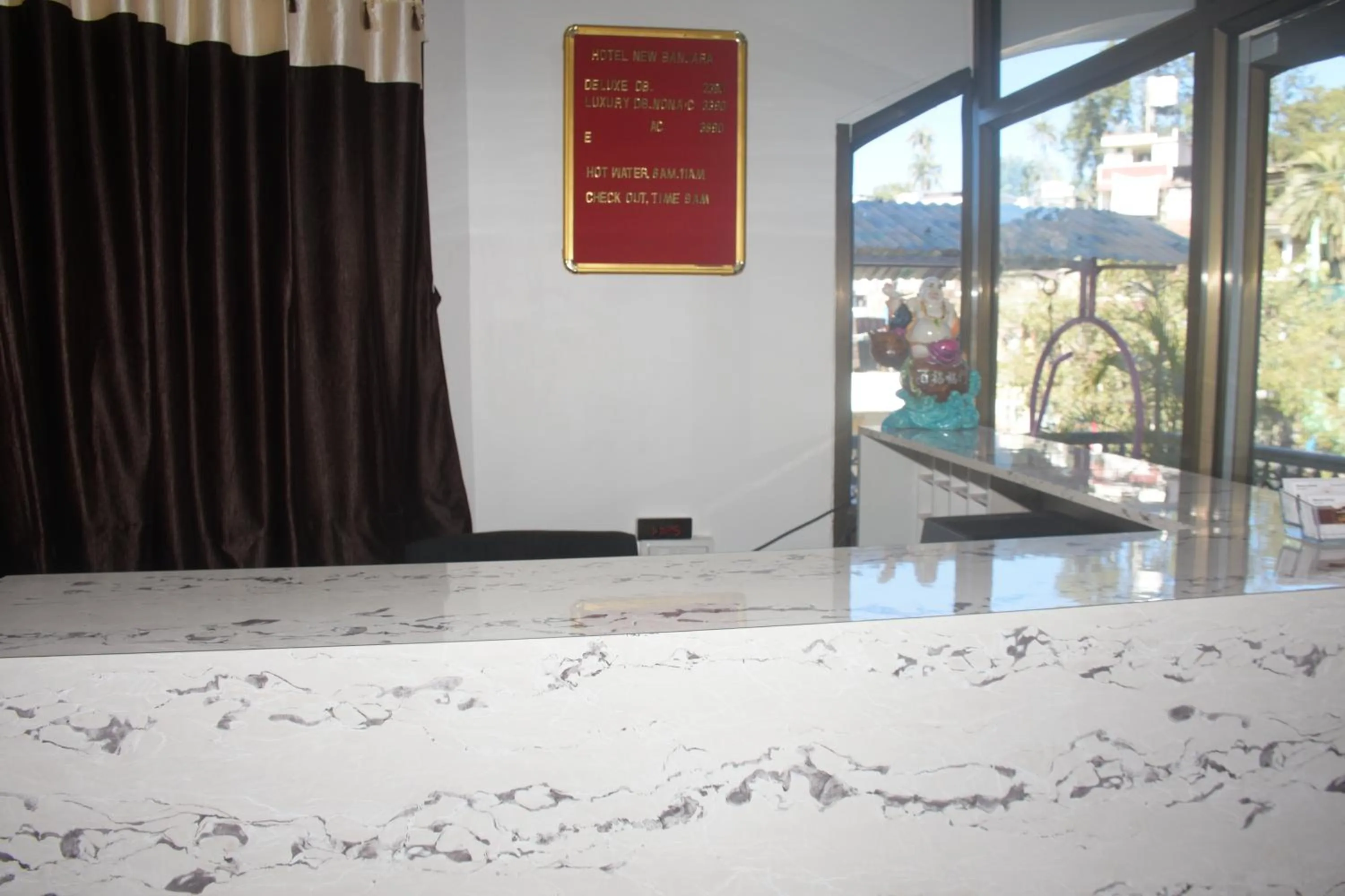 Lobby or reception in The Leef Inn 500ms from Nakki Lake