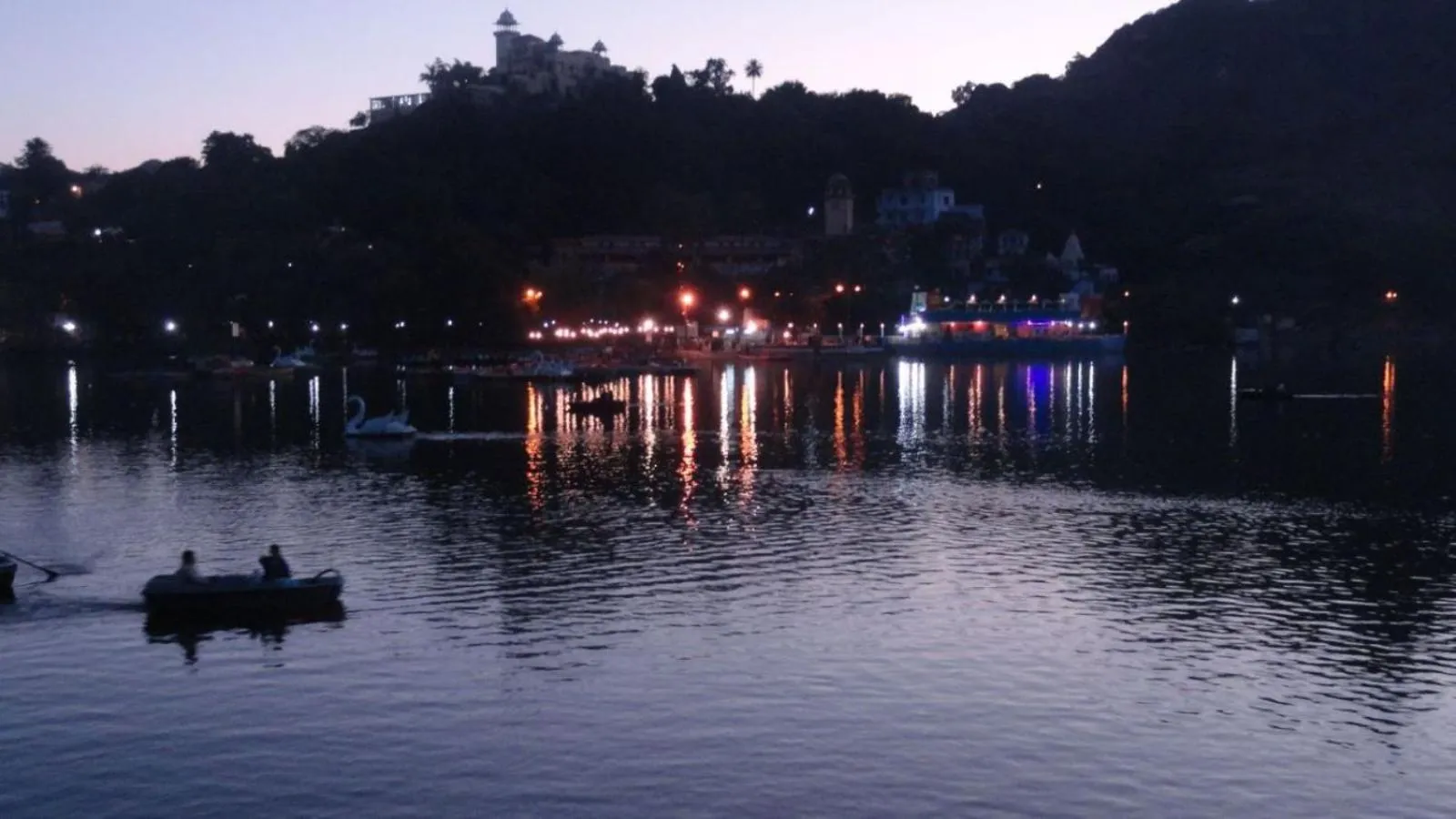 Neighbourhood in The Leef Inn 500ms from Nakki Lake