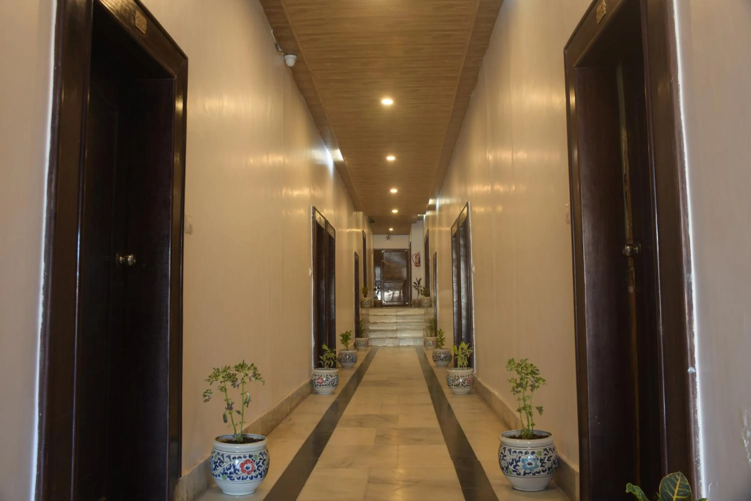 Lobby or reception in The Leef Inn 500ms from Nakki Lake