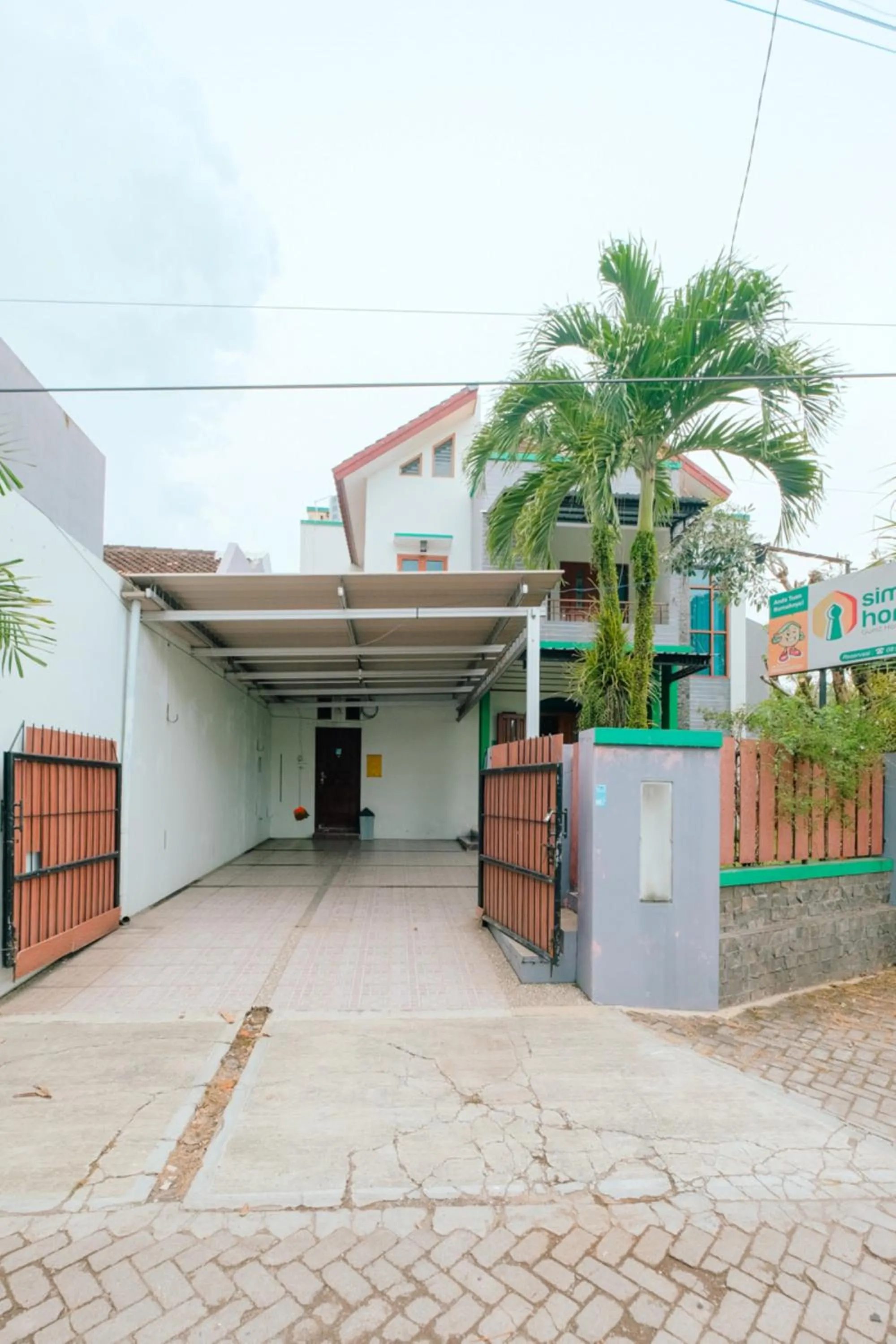 Property building in Homestay Jogja Pogung Dekat UGM by Simply Homy