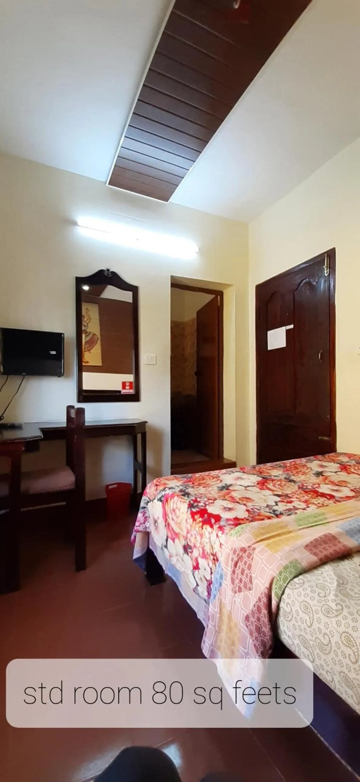 Photo of the whole room, Bed in Greenview holiday inn