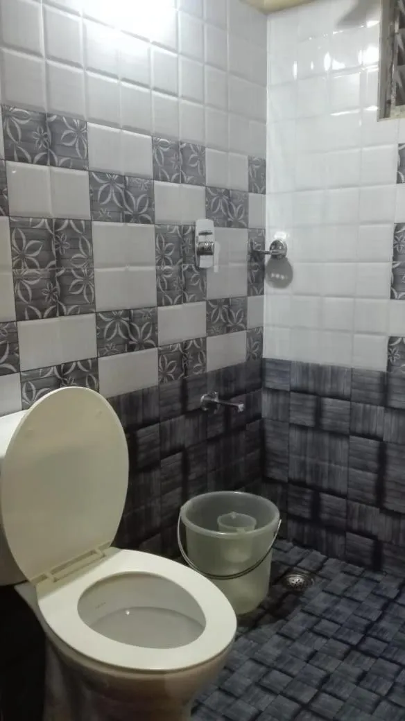 Bathroom in Greenview holiday inn