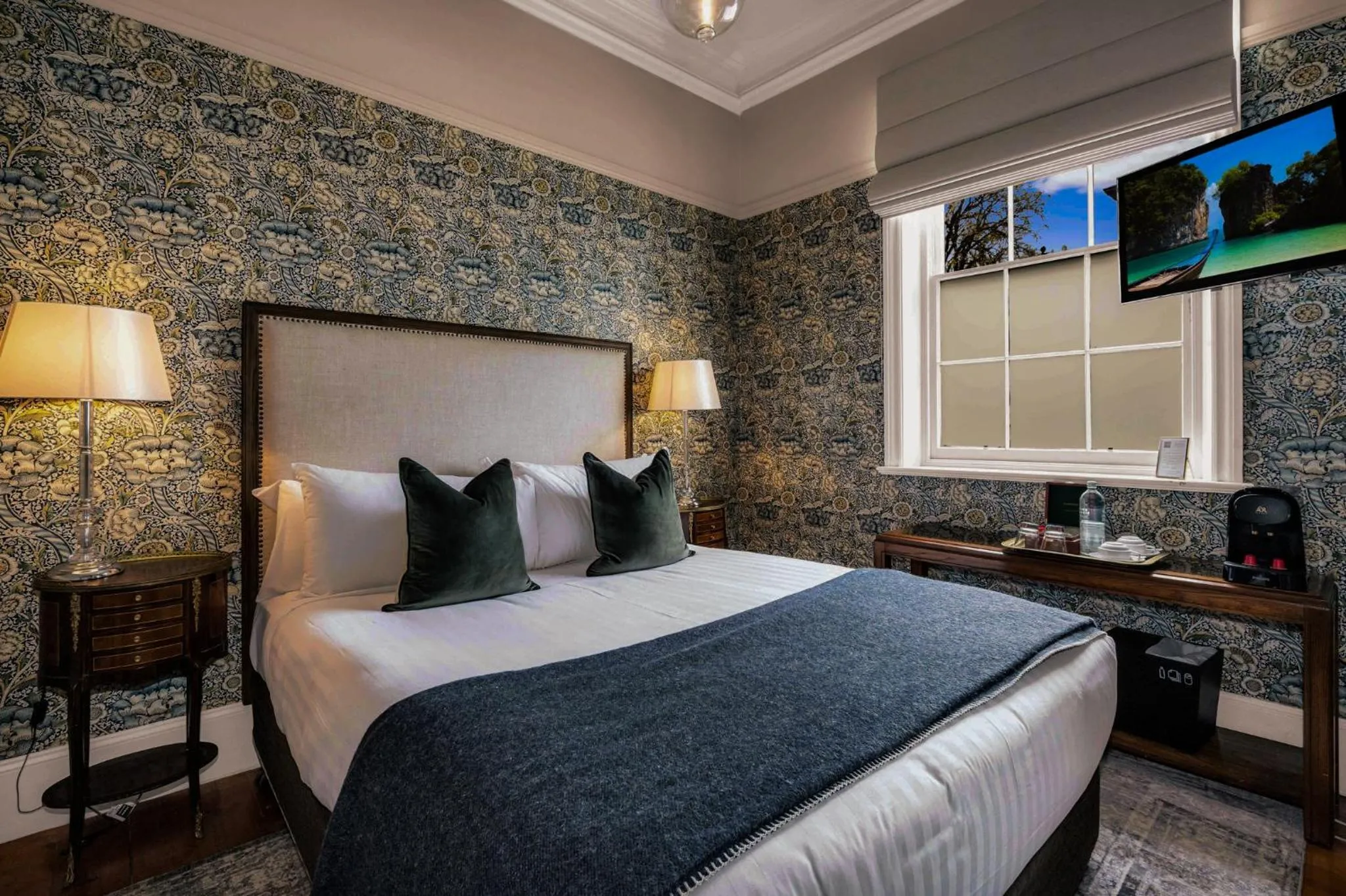 Bedroom, Bed in Quamby Estate - 20 Minutes from Launceston