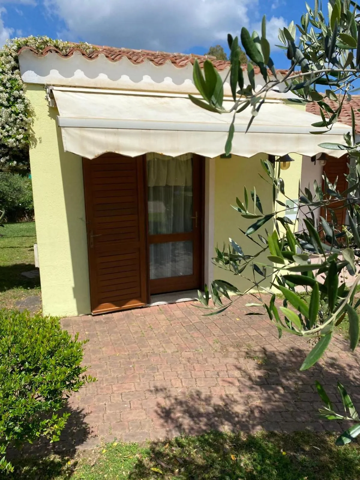 Garden view in Hotel Cala Mirto