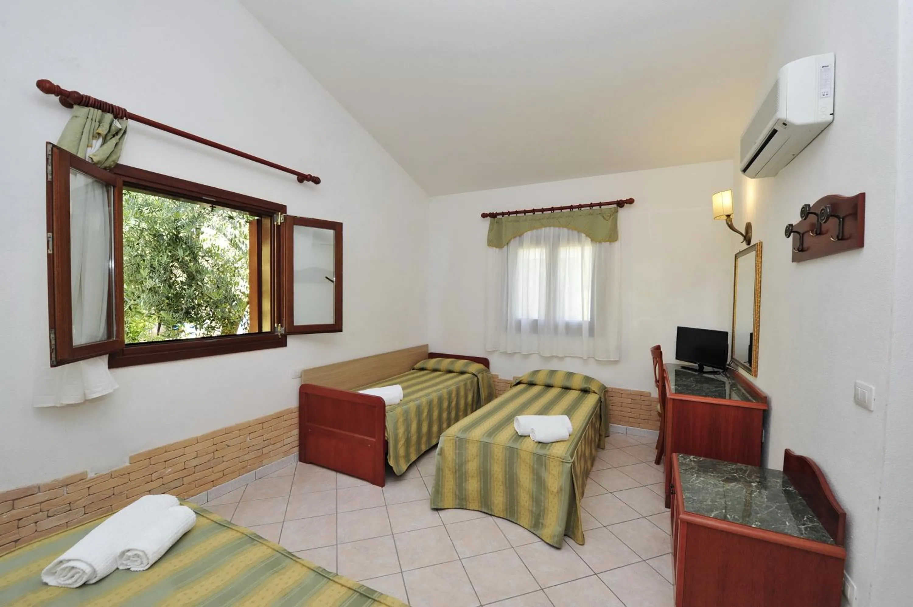 Photo of the whole room, Bed in Hotel Cala Mirto