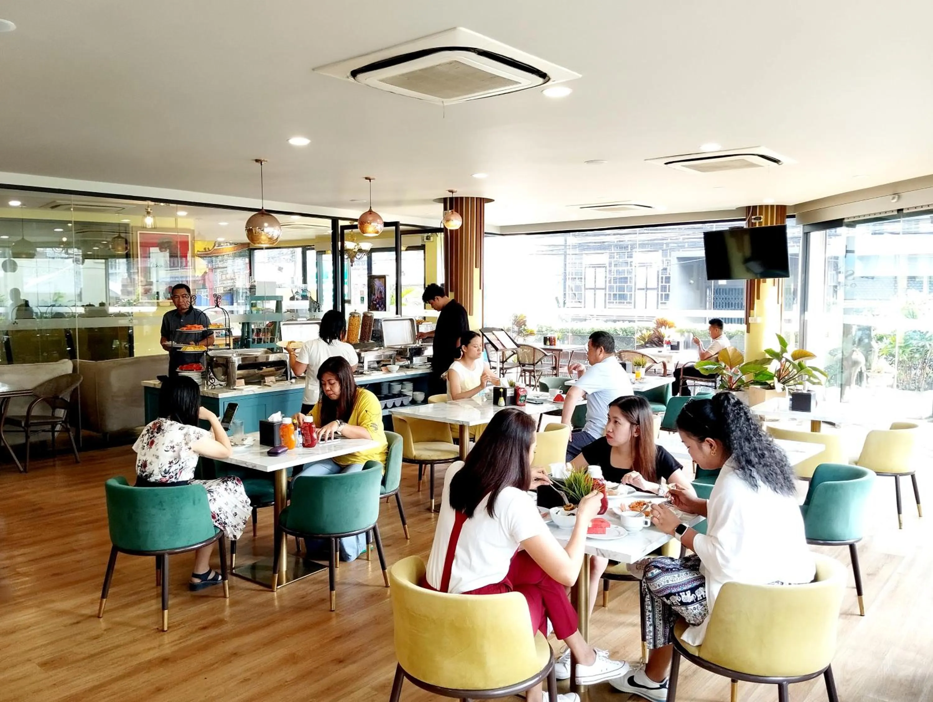 Restaurant/places to eat in Siri Oriental Bangkok Hotel