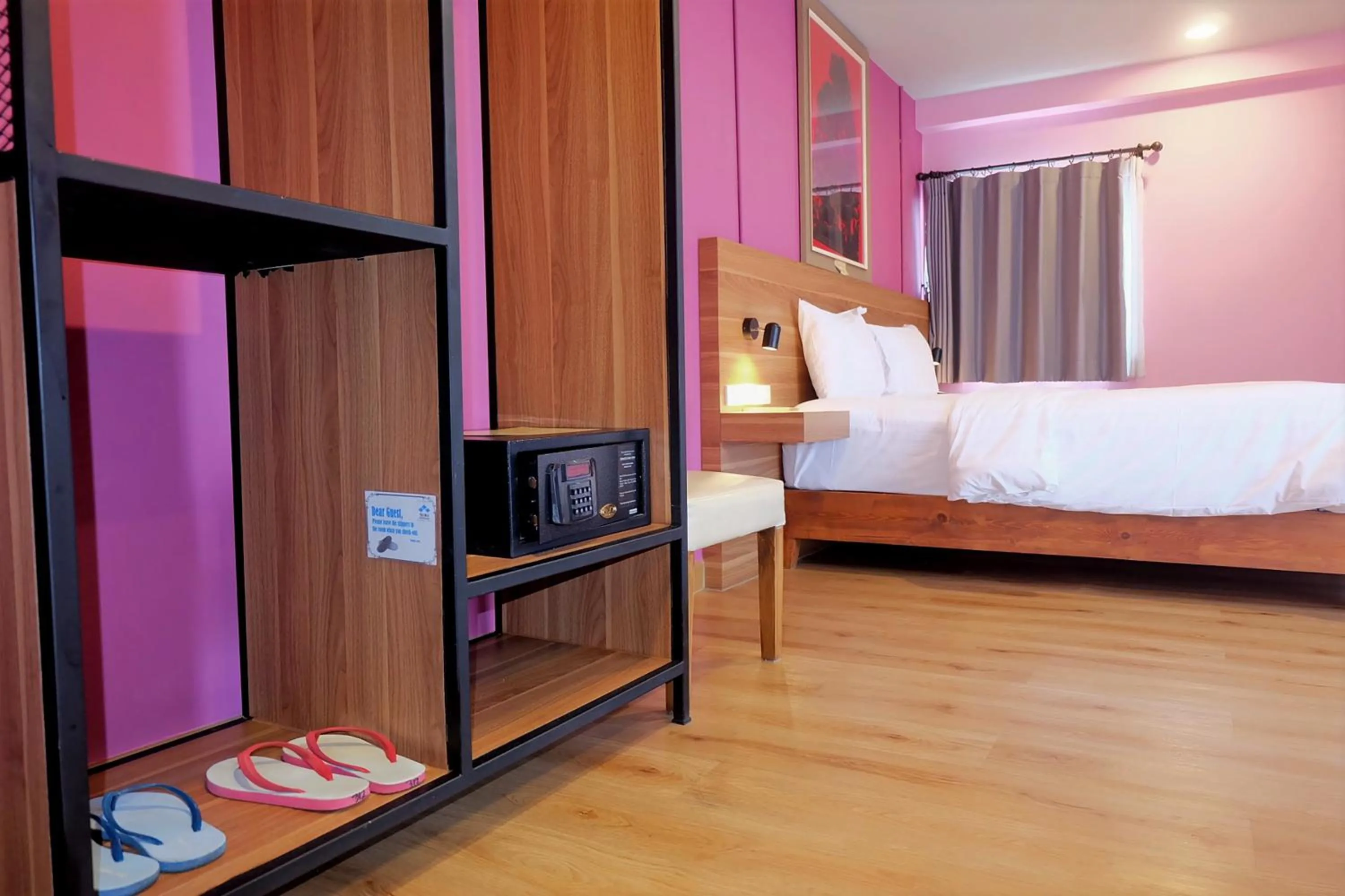 Photo of the whole room, Bed in Siri Oriental Bangkok Hotel