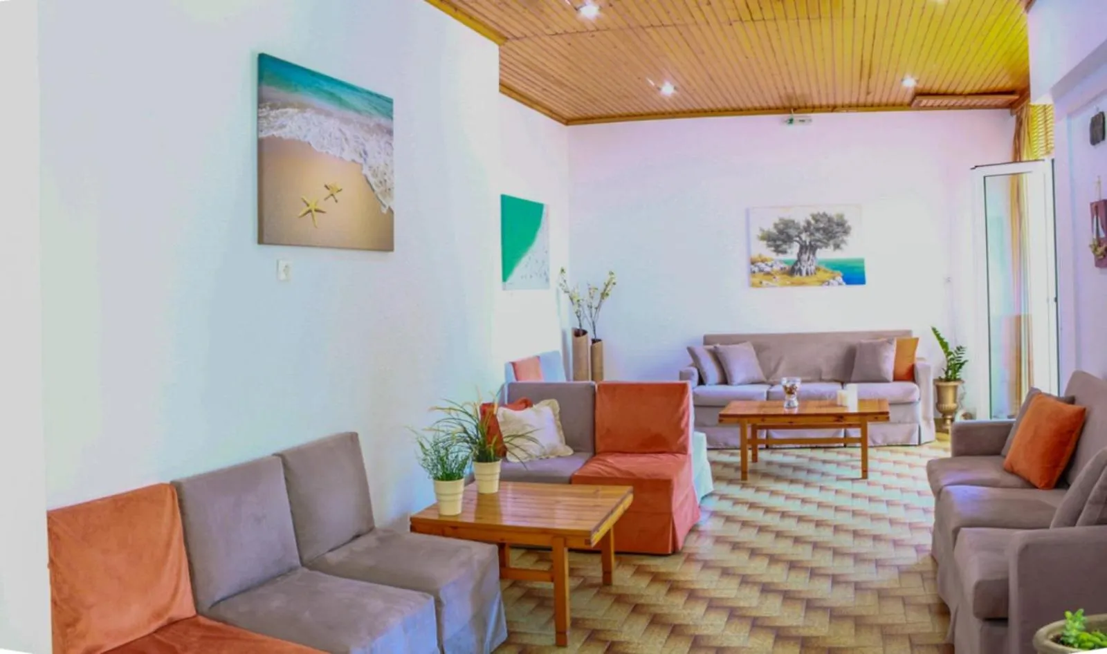 Communal lounge/ TV room in Zorbas Hotel