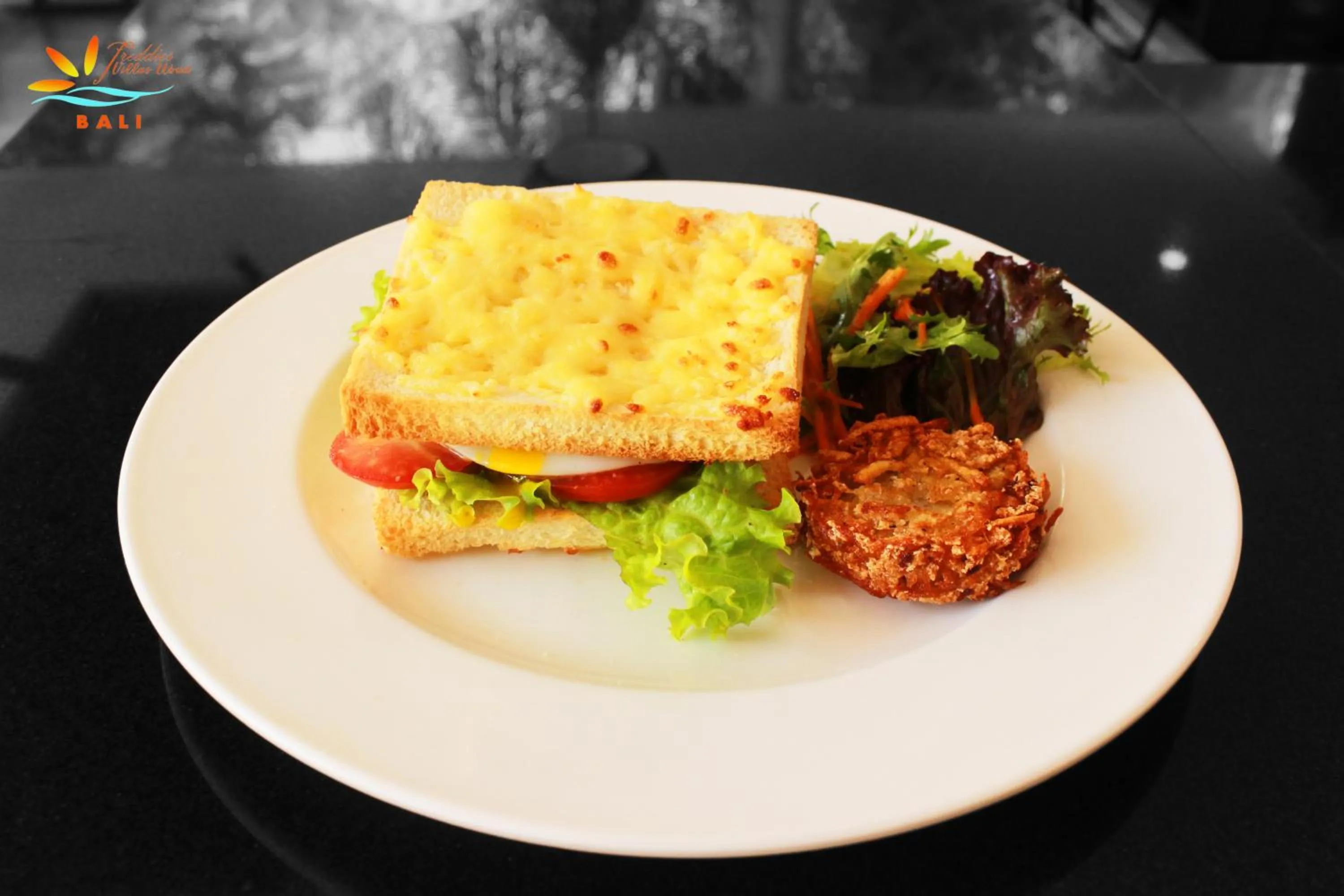 Food and drinks in Freddies Resort & Villas Ubud by Kanaya Hospitality