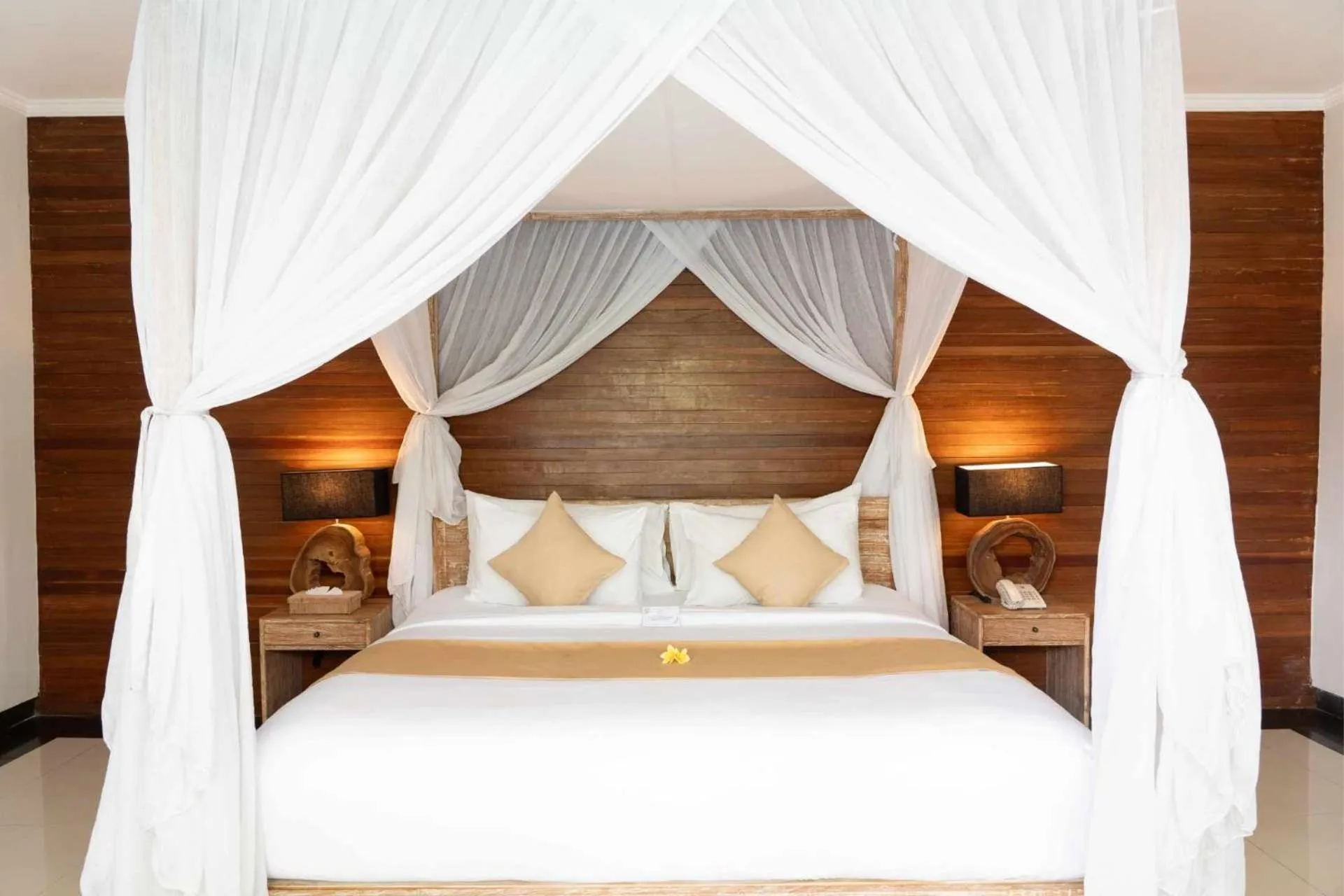 Bed in Freddies Resort & Villas Ubud by Kanaya Hospitality