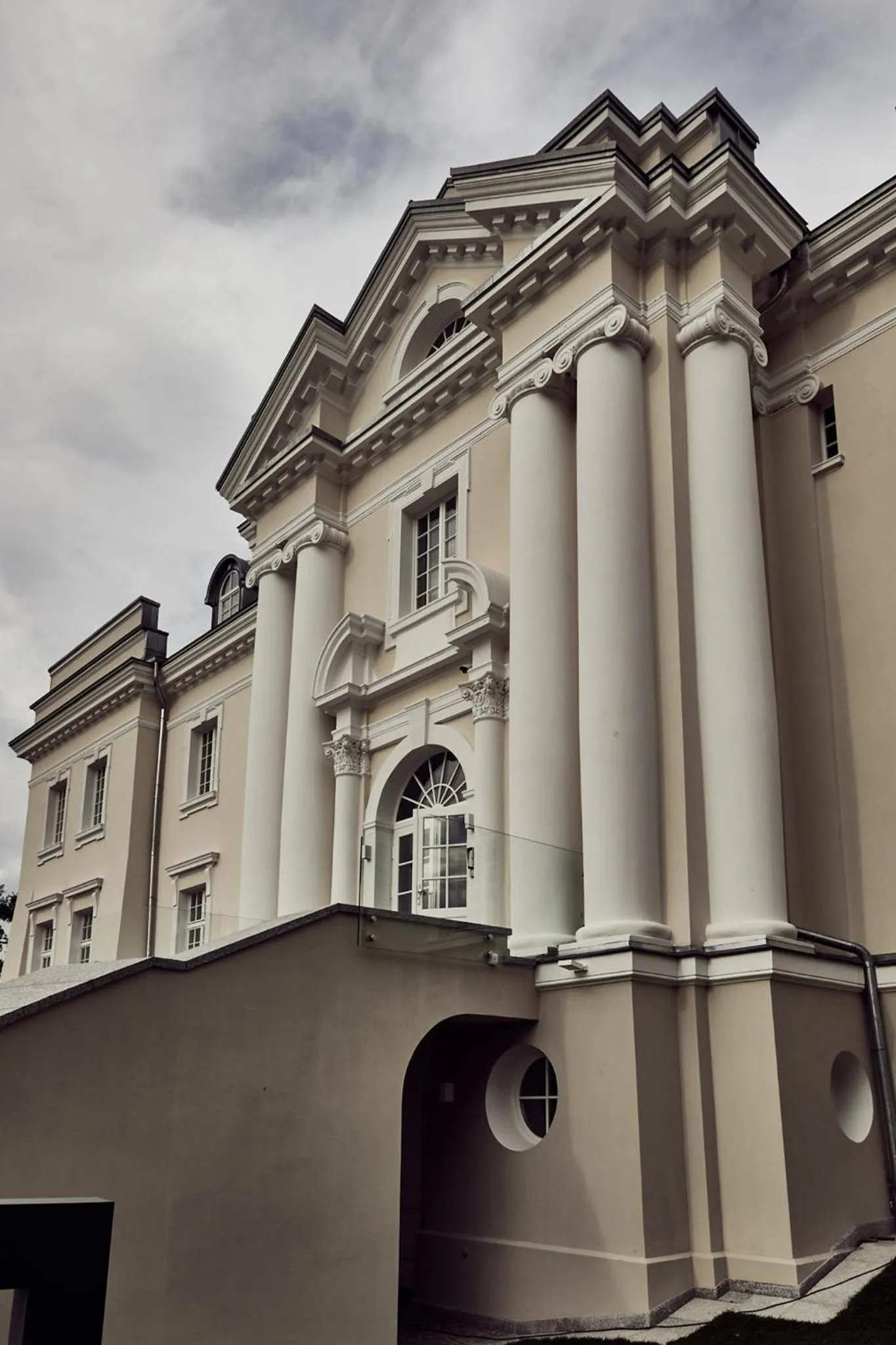 Property building in Pałac Komierowo