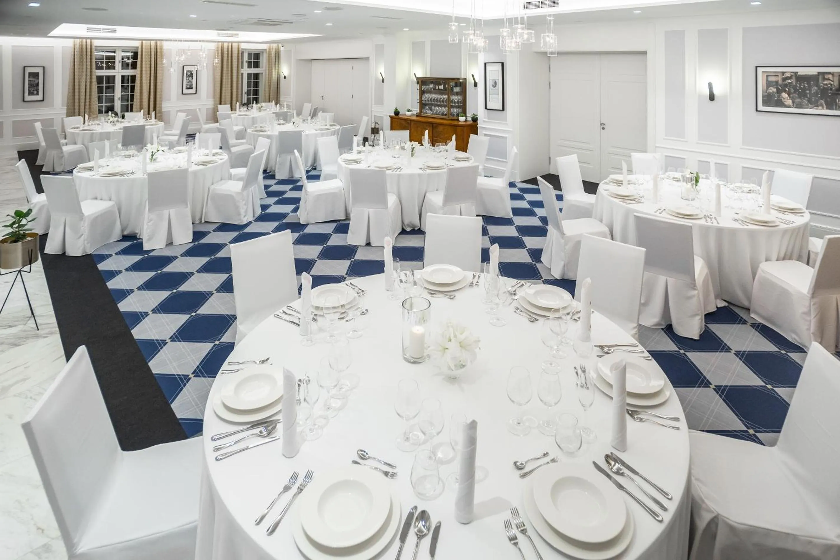 Restaurant/places to eat in Pałac Komierowo