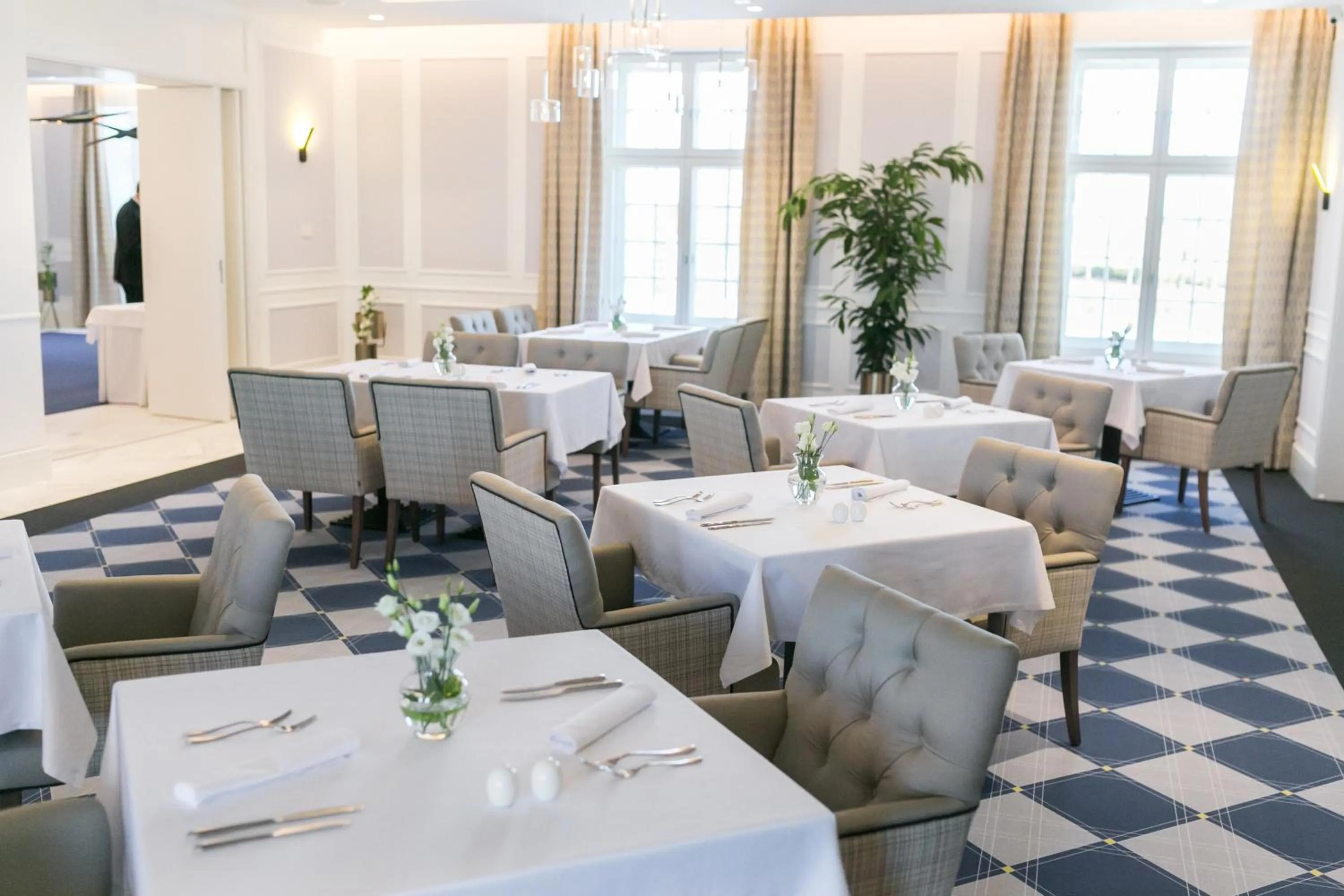 Restaurant/places to eat in Pałac Komierowo