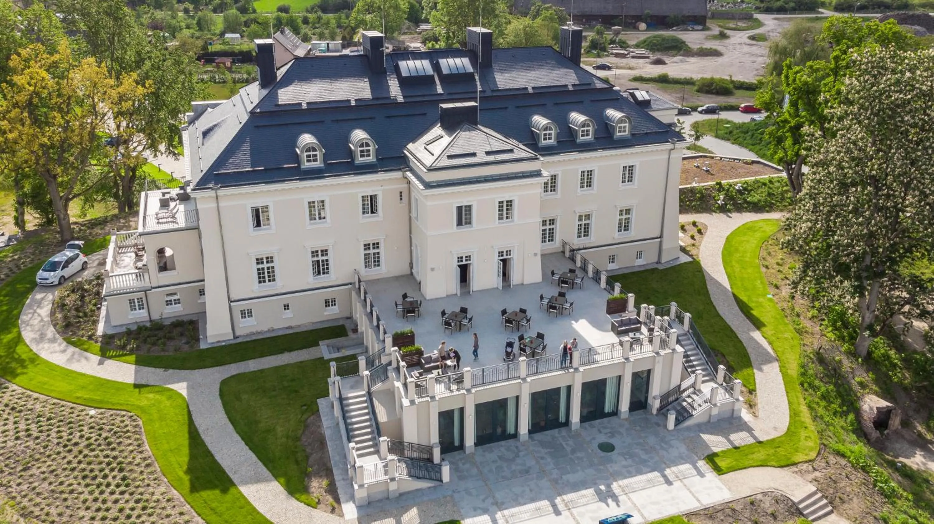 Property building in Pałac Komierowo