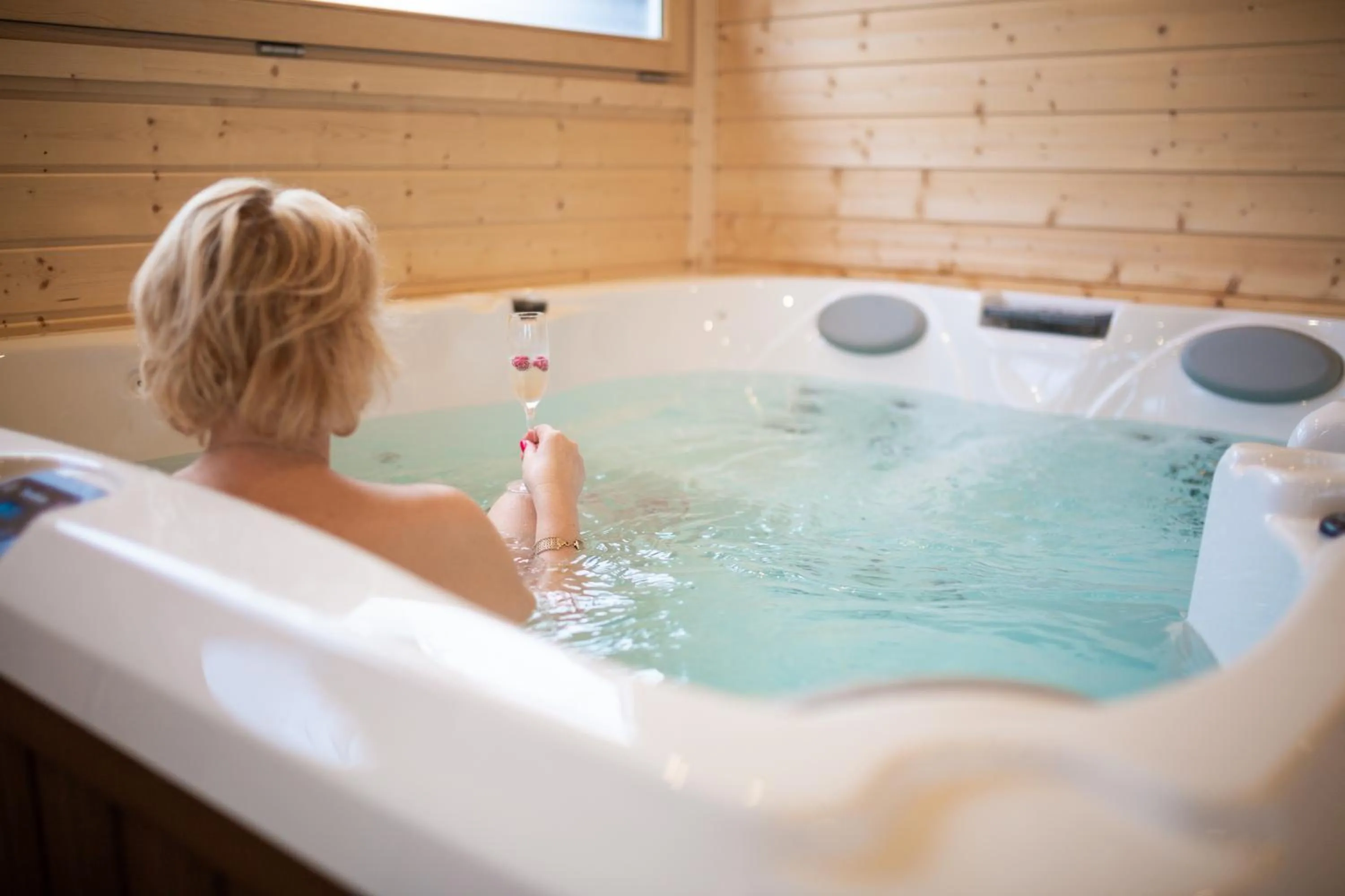 Hot Tub in Pałac Komierowo