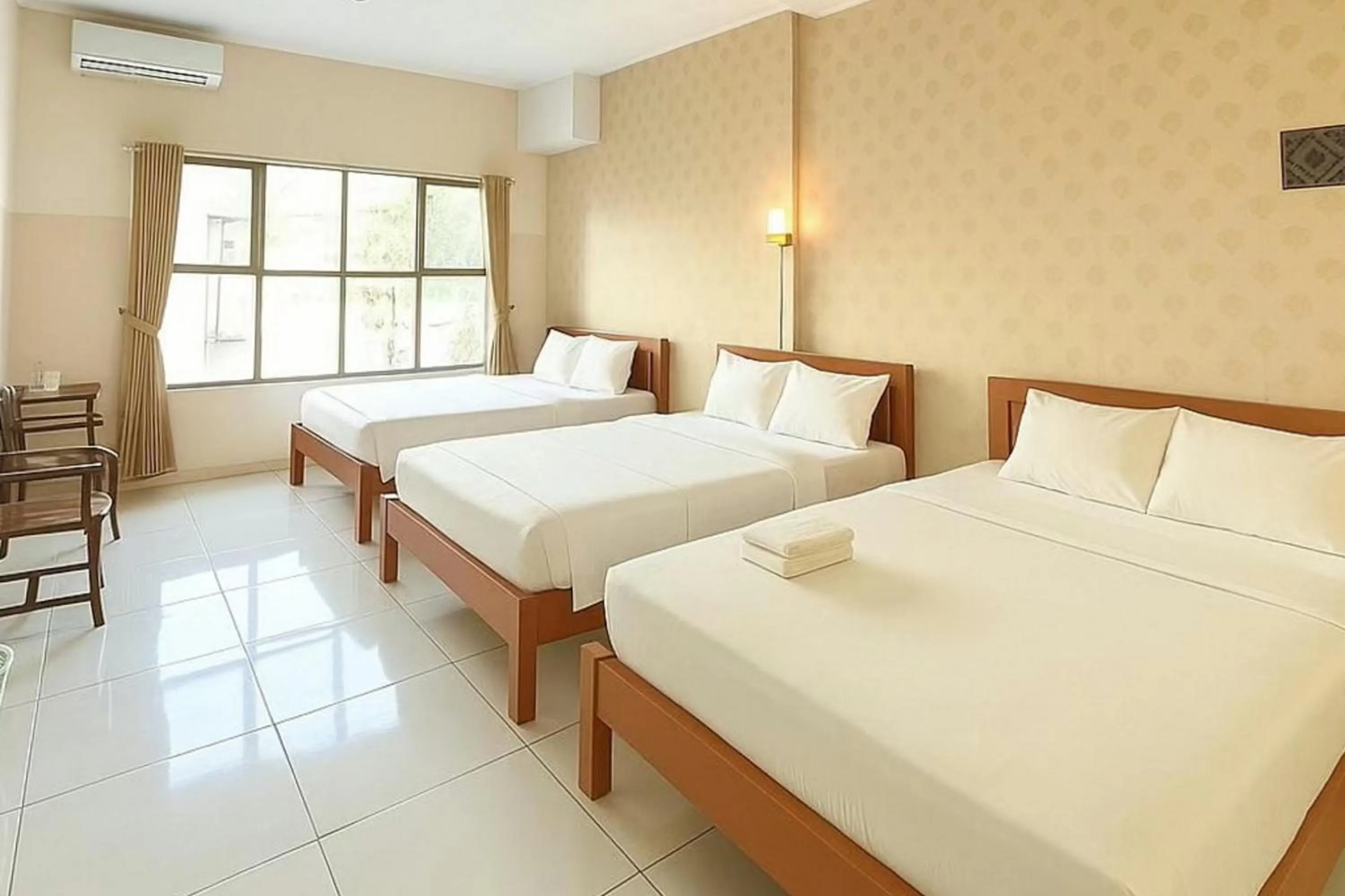 Bedroom, Bed in Hotel Bintang Mitra RedDoorz