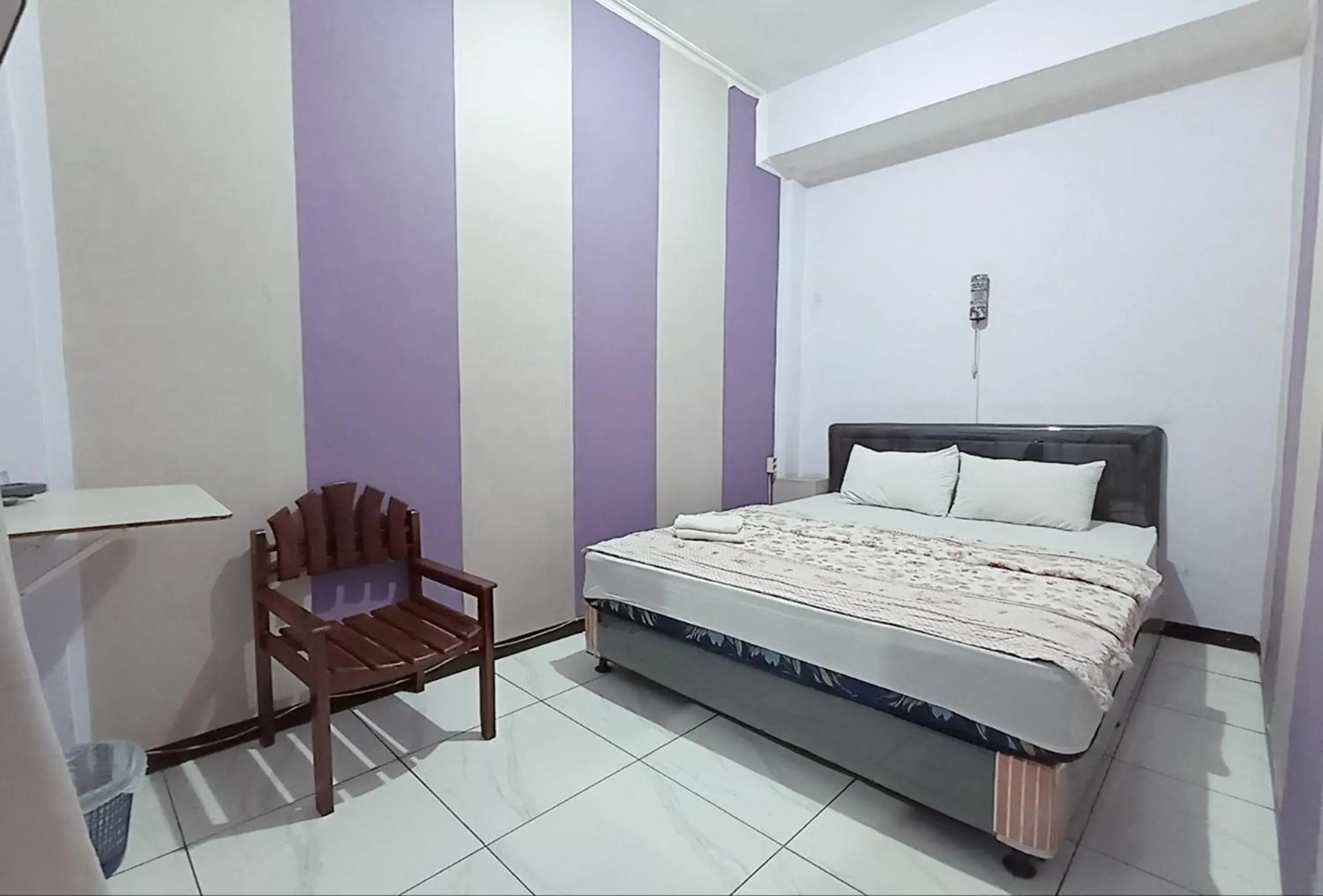 Standard Double Room with Fan in Hotel Bintang Standard Double Room with Fan in Hotel Bintang