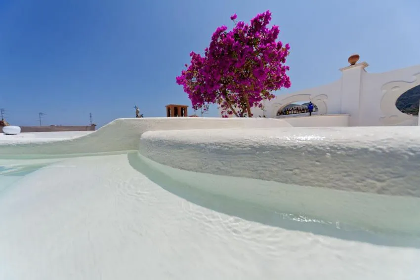 Swimming pool in La Settima Luna Hotel