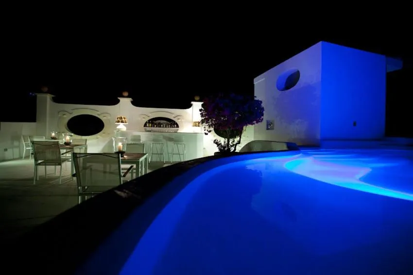 Swimming pool in La Settima Luna Hotel