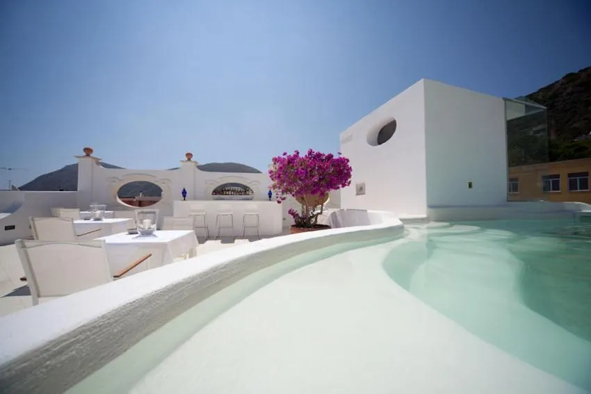 Swimming pool in La Settima Luna Hotel