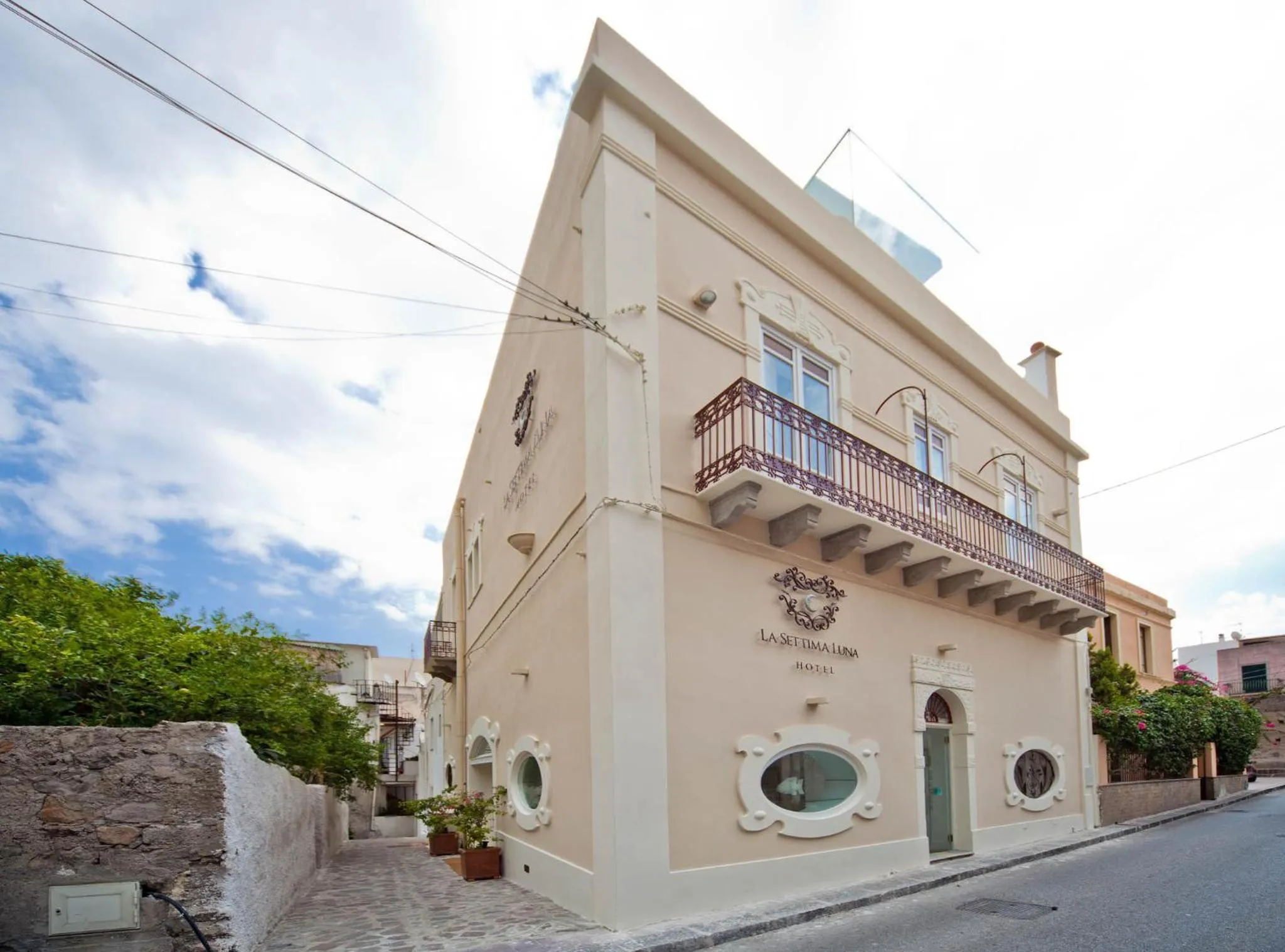 Property building in La Settima Luna Hotel