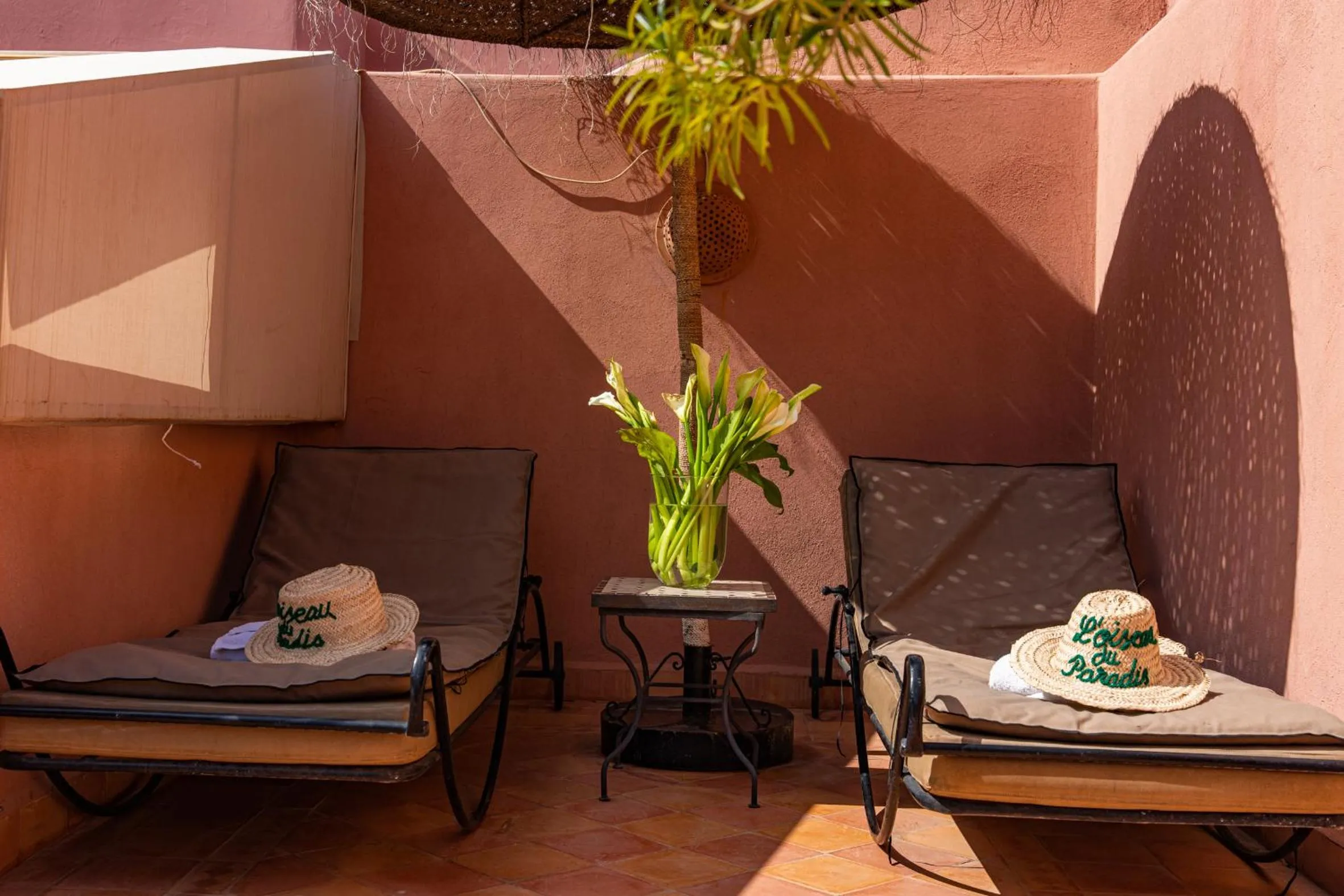 sunbed in Riad l'Oiseau du Paradis