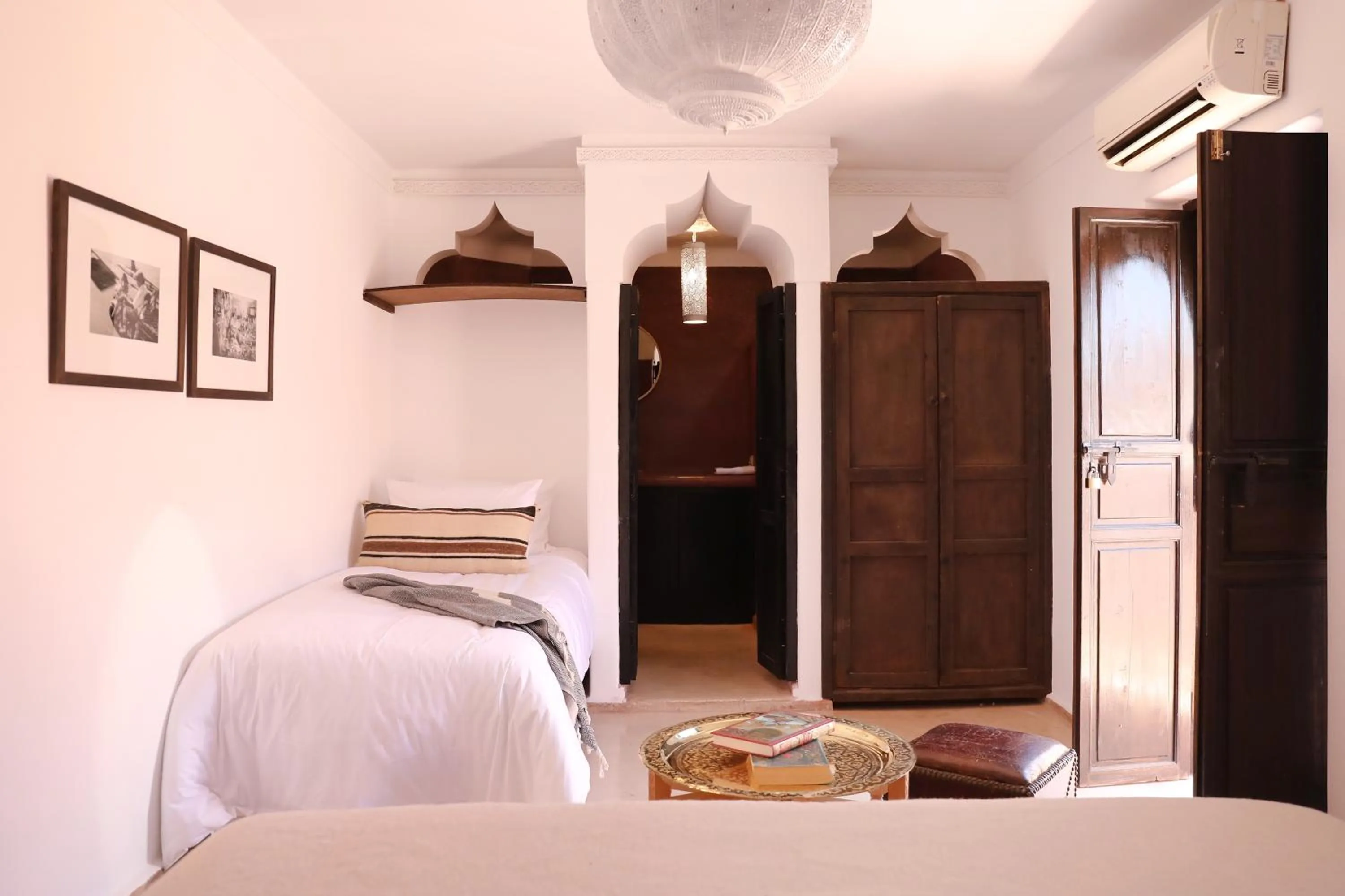 Bed in Riad l'Oiseau du Paradis