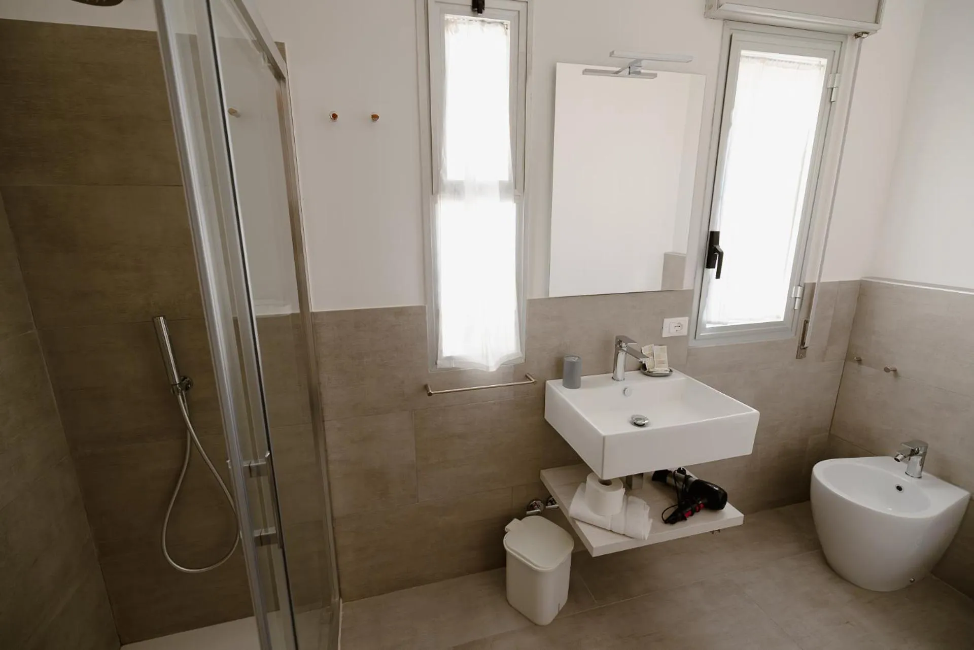 Shower in Residence Le 4 Stagioni