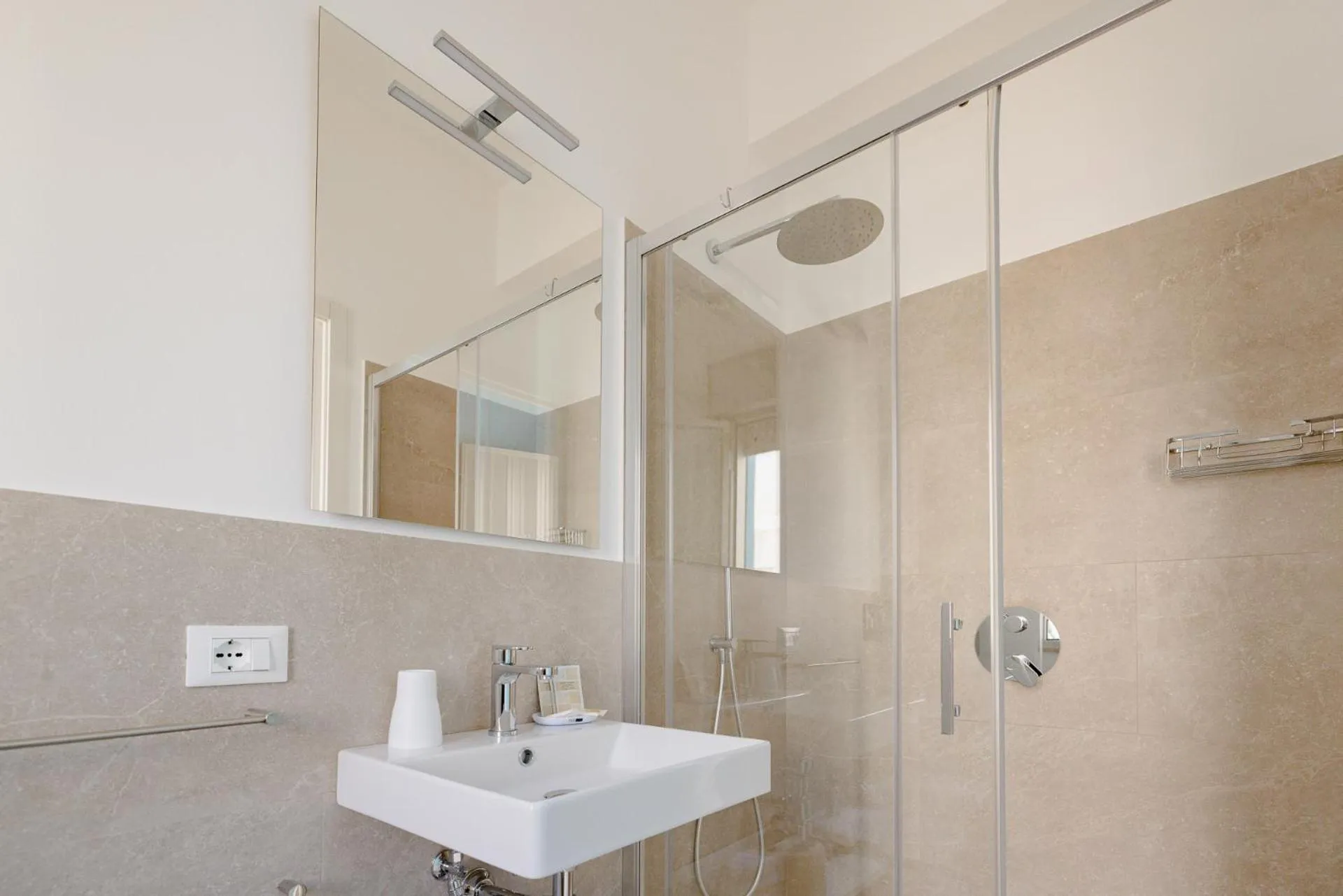 Shower in Residence Le 4 Stagioni