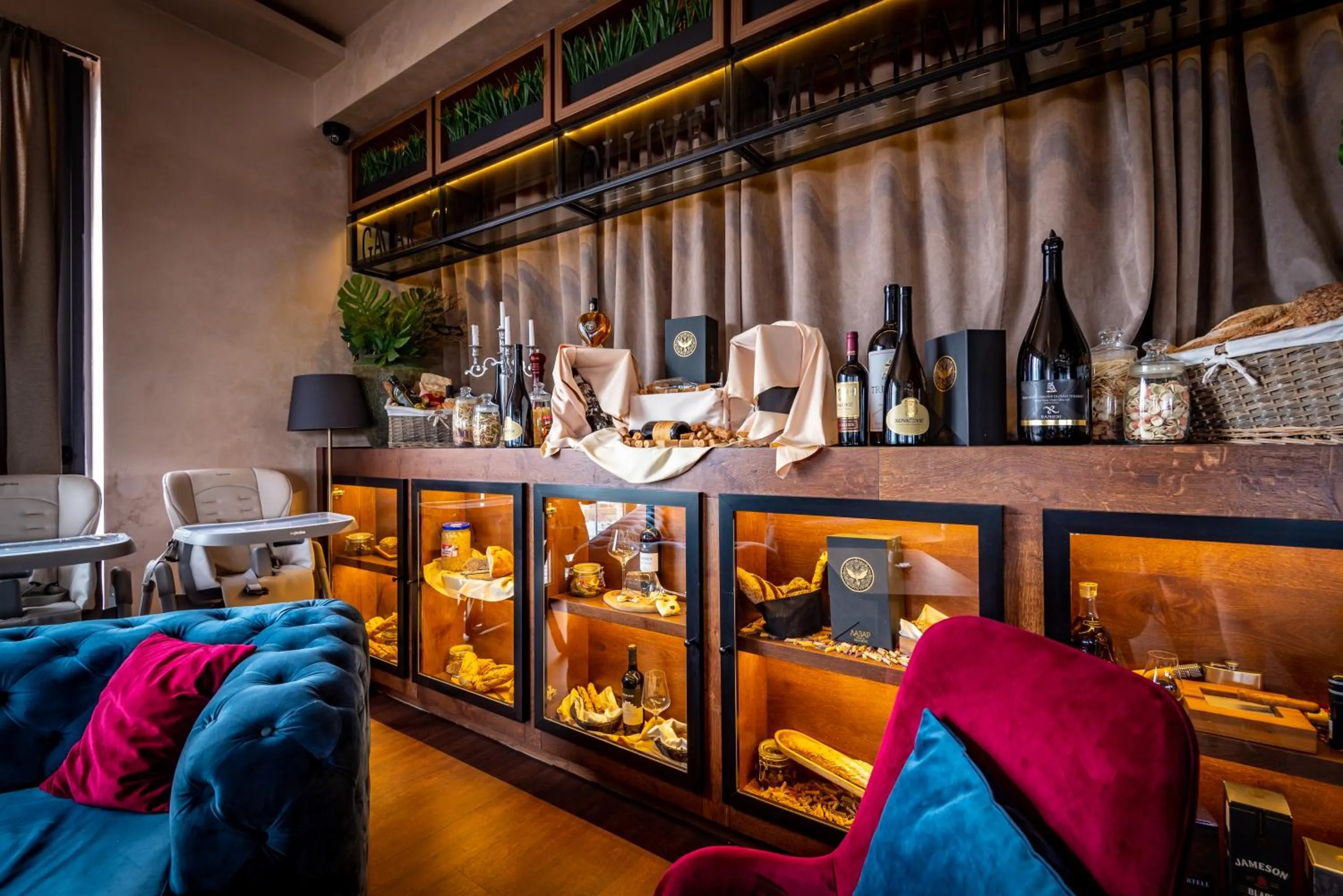 Restaurant/places to eat in Amsterdam Hotel