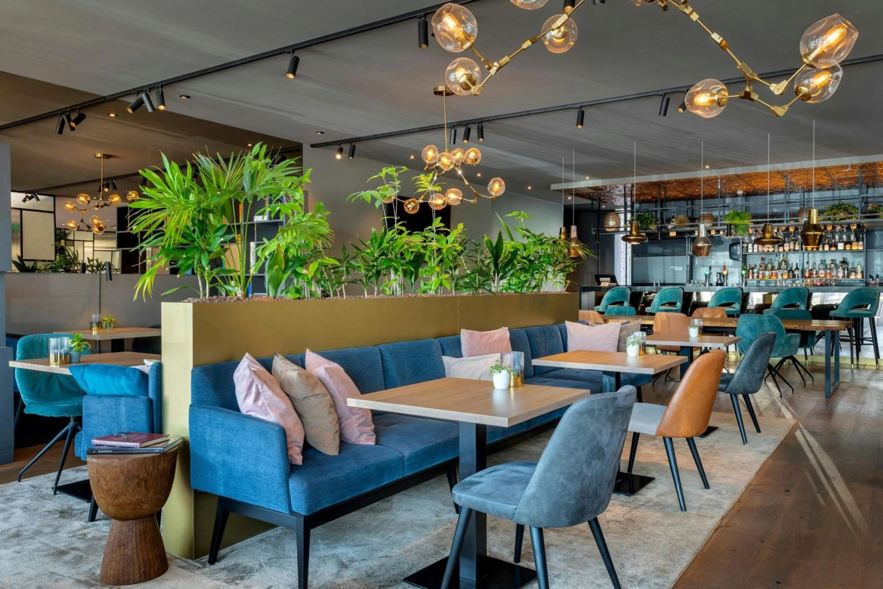 Lounge or bar in Renaissance Amsterdam Schiphol Airport Hotel