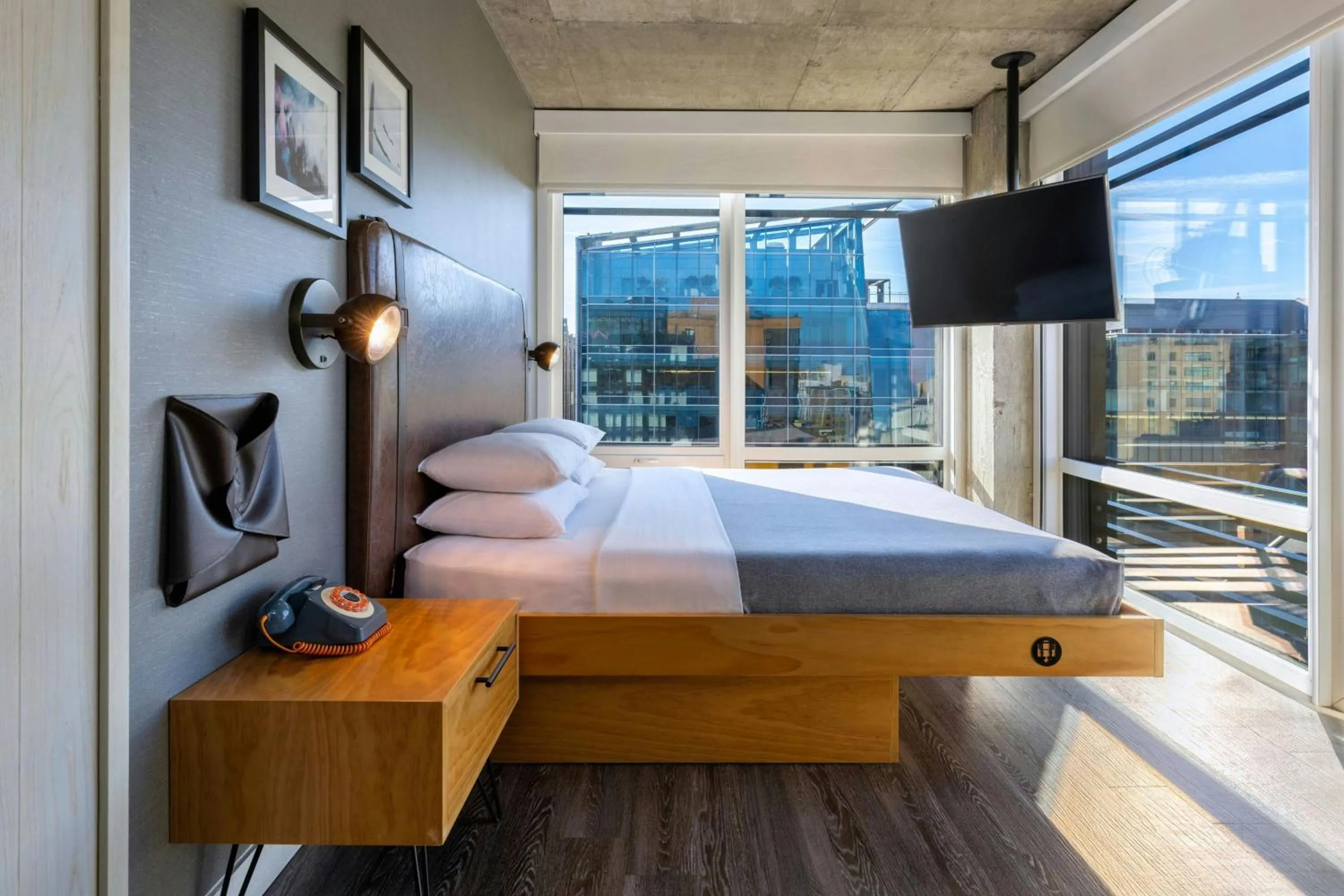 Photo of the whole room, Bed in Moxy Washington, DC Downtown