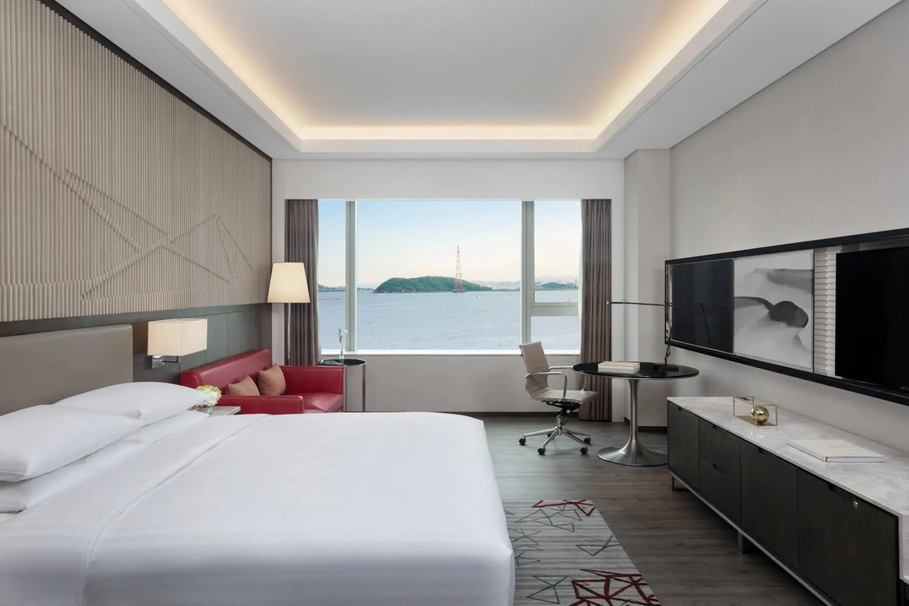 Deluxe Double Room with Sea View in Courtyard by Marriott Xiamen Haicang Deluxe Double Room with Sea View in Courtyard by Marriott Xiamen Haicang